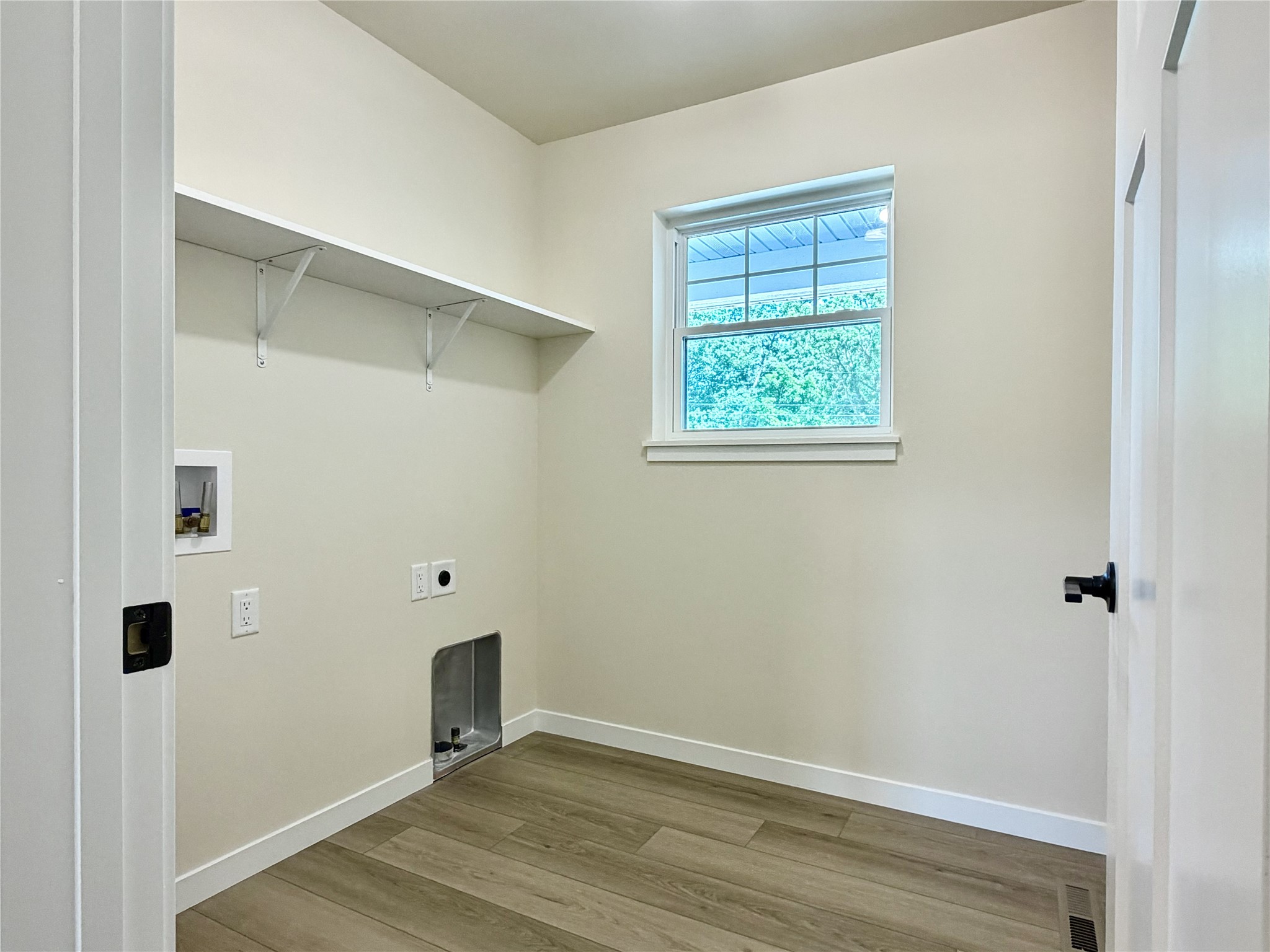 1351 Knapp Street Property Photo 33