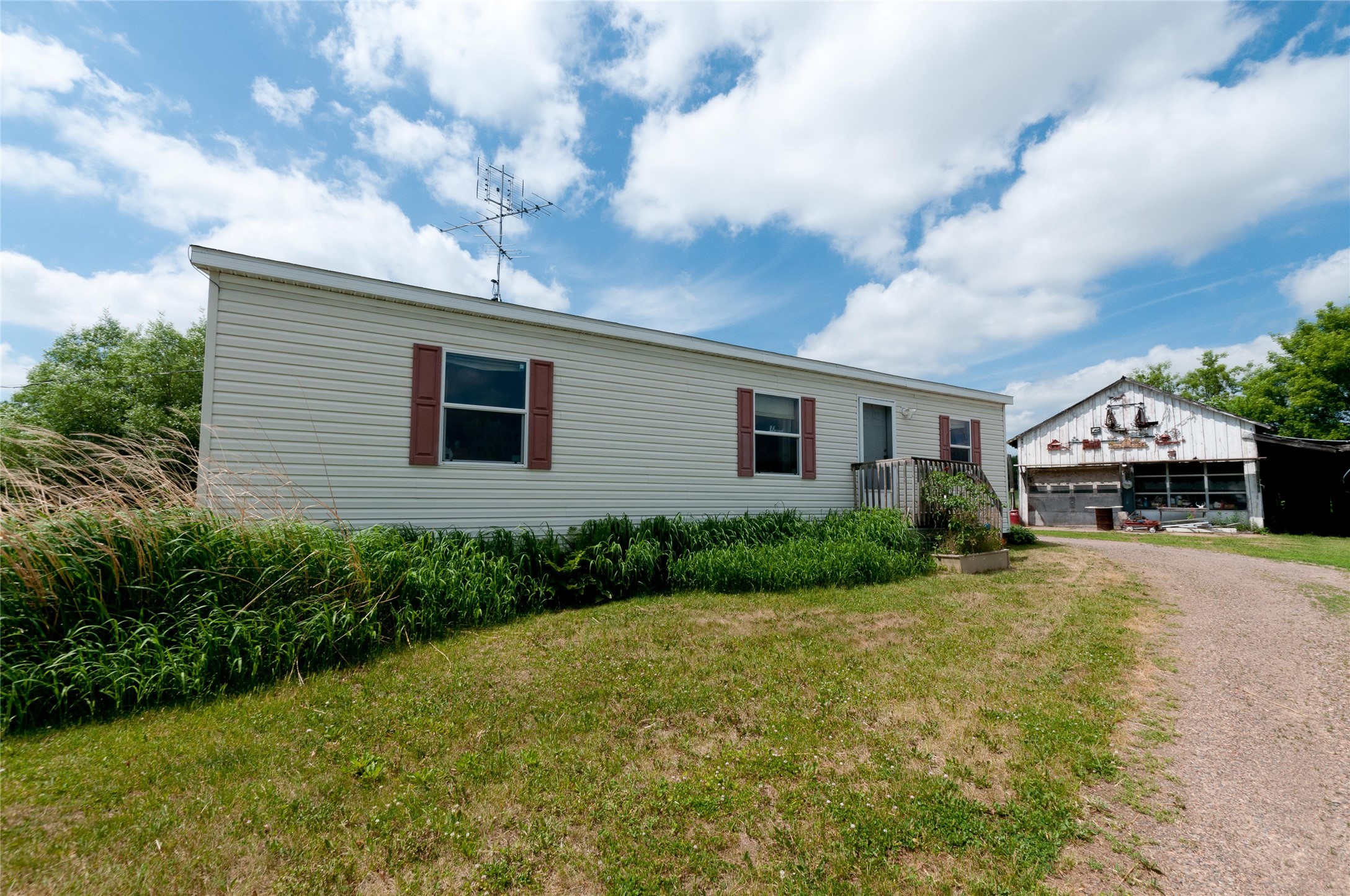 2062 3 1/2 Avenue Property Photo 2