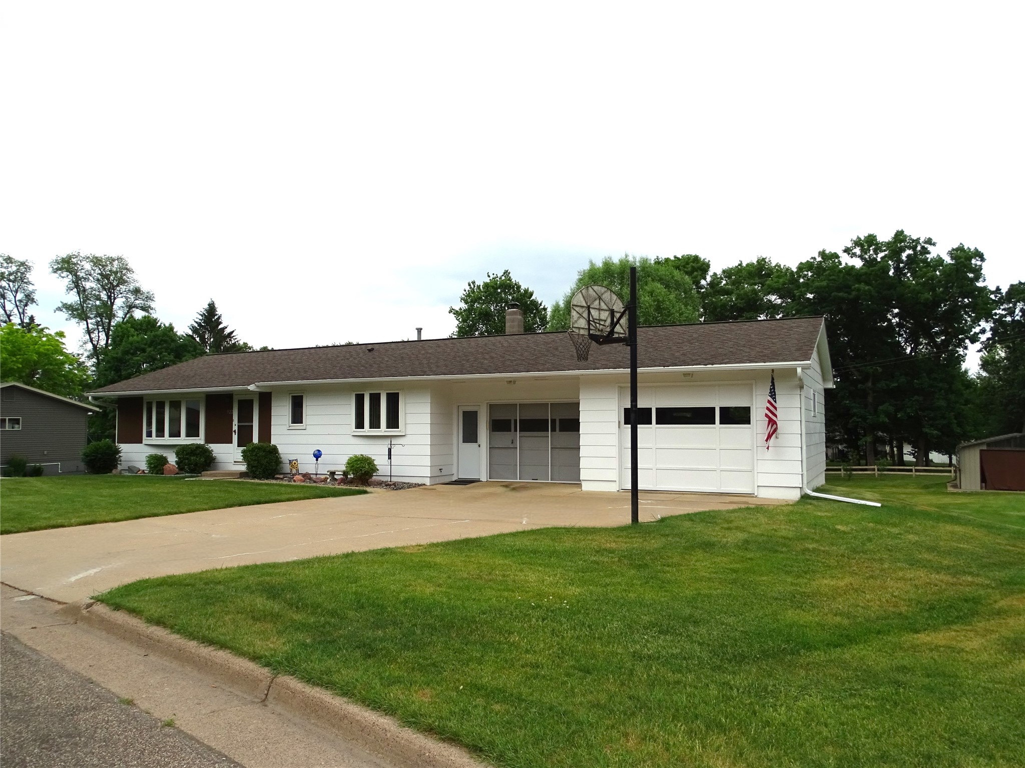 922 Auth Street Property Photo 3