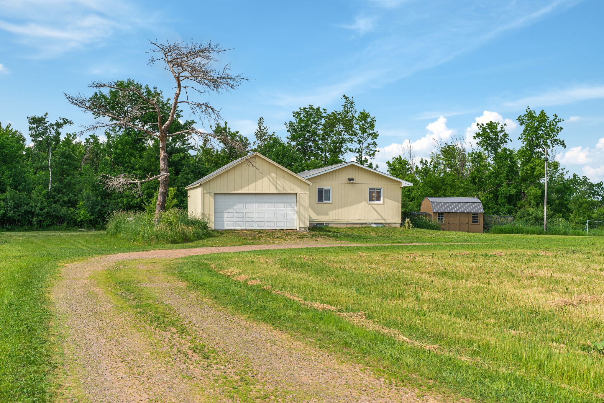 398 11 1/2 Ave Property Photo 3