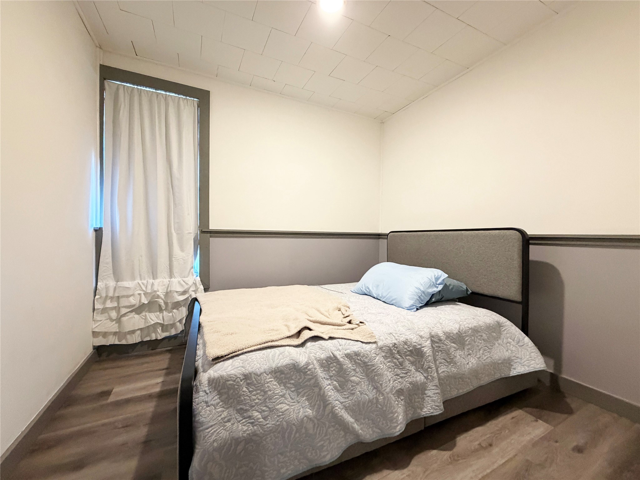 36 W Eau Claire Street 1-4 Property Photo 7