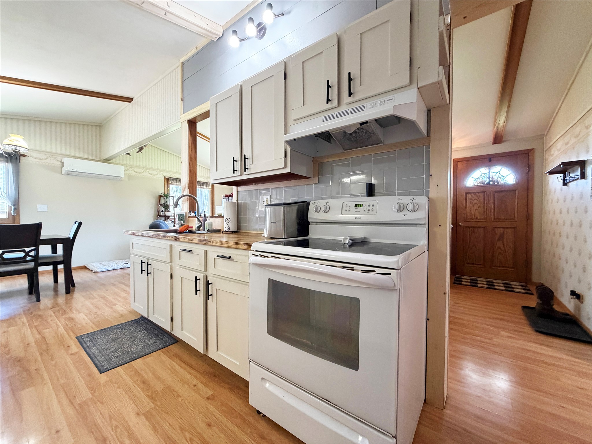 821 Manwaring Avenue Property Photo 6