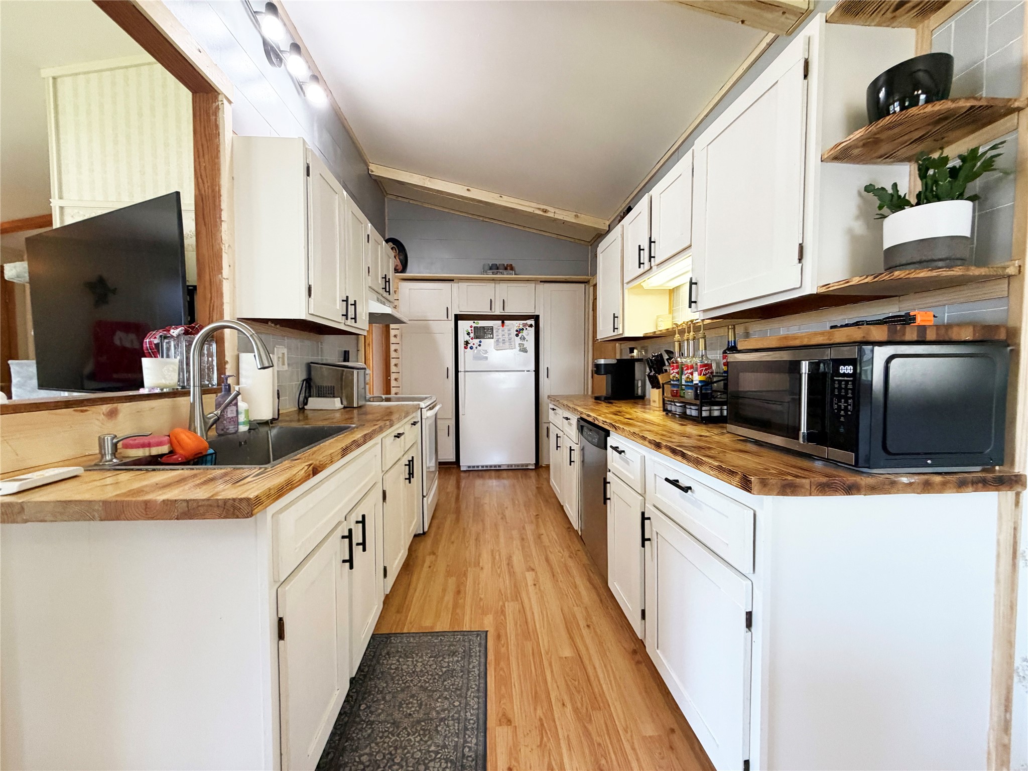 821 Manwaring Avenue Property Photo 7