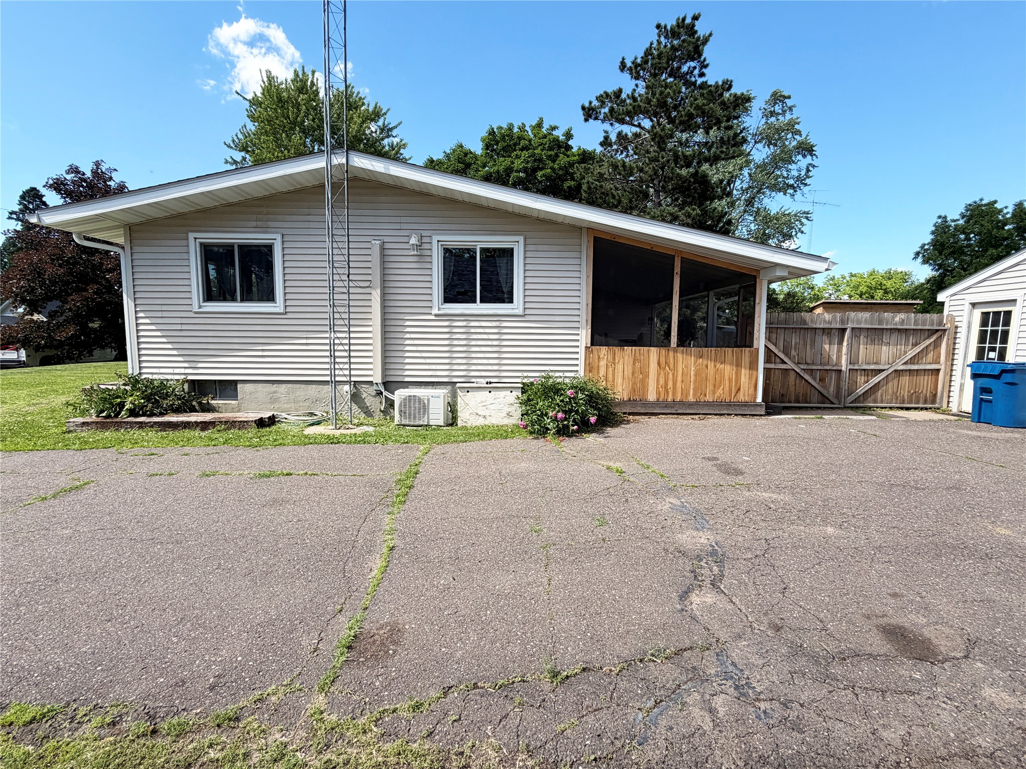 821 Manwaring Avenue Property Photo 31
