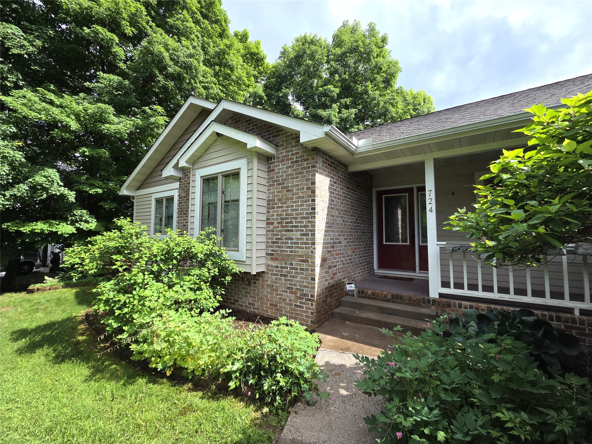 724 Pine Place Property Photo 2