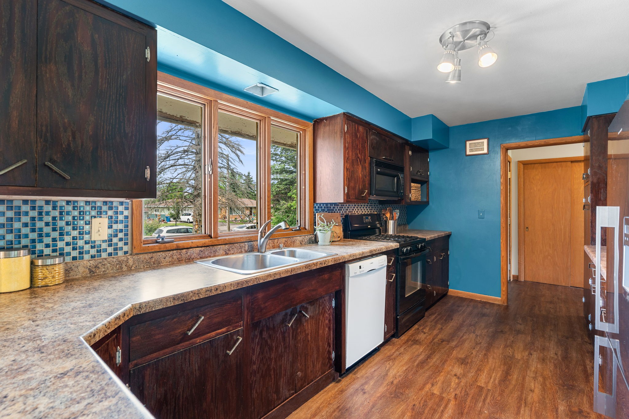 628 E Wisconsin Avenue Property Photo 5