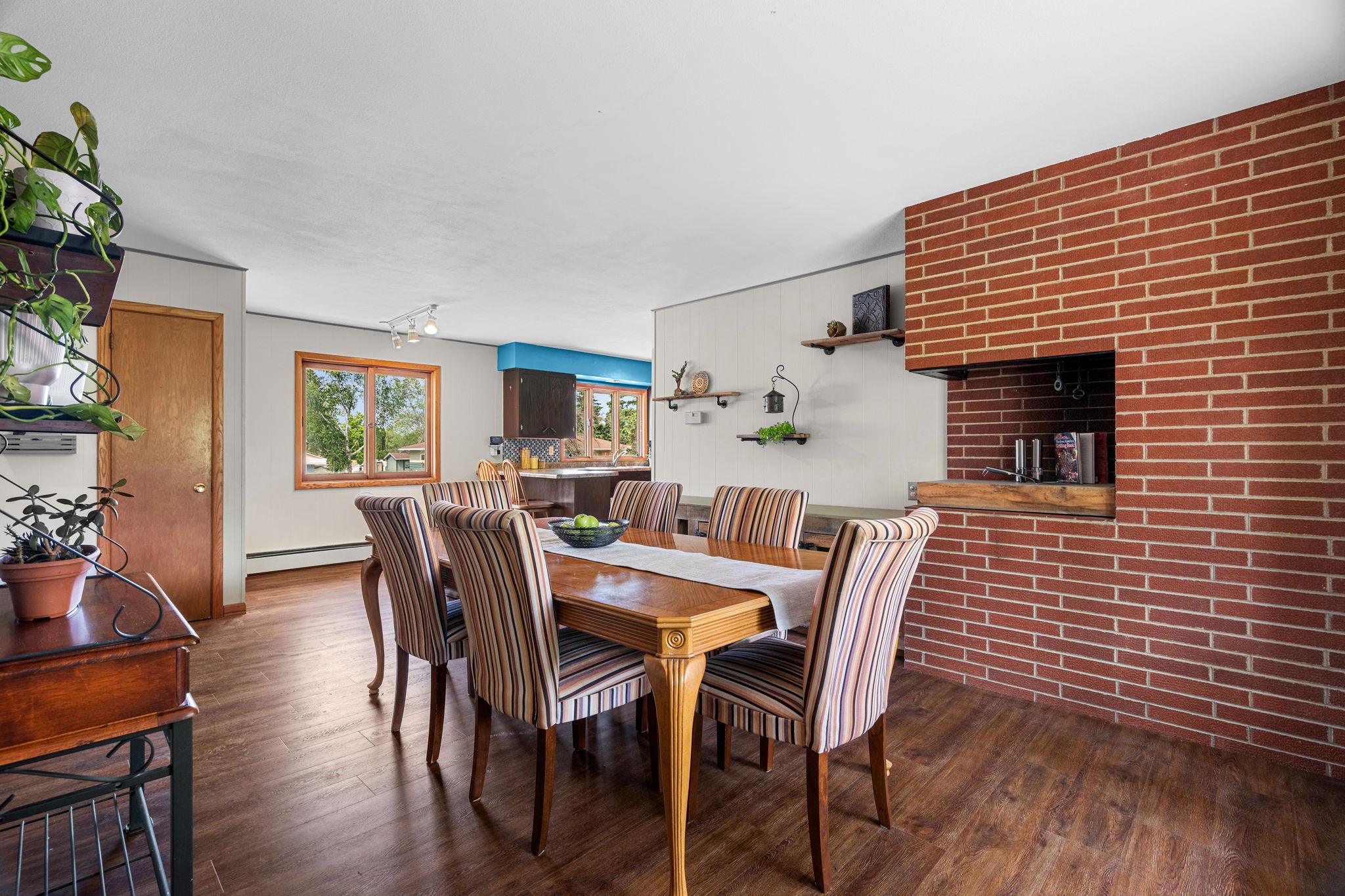 628 E Wisconsin Avenue Property Photo 8