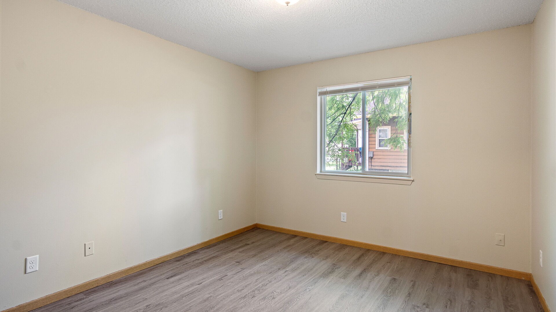 1603 6th Street E A & B Property Photo 37