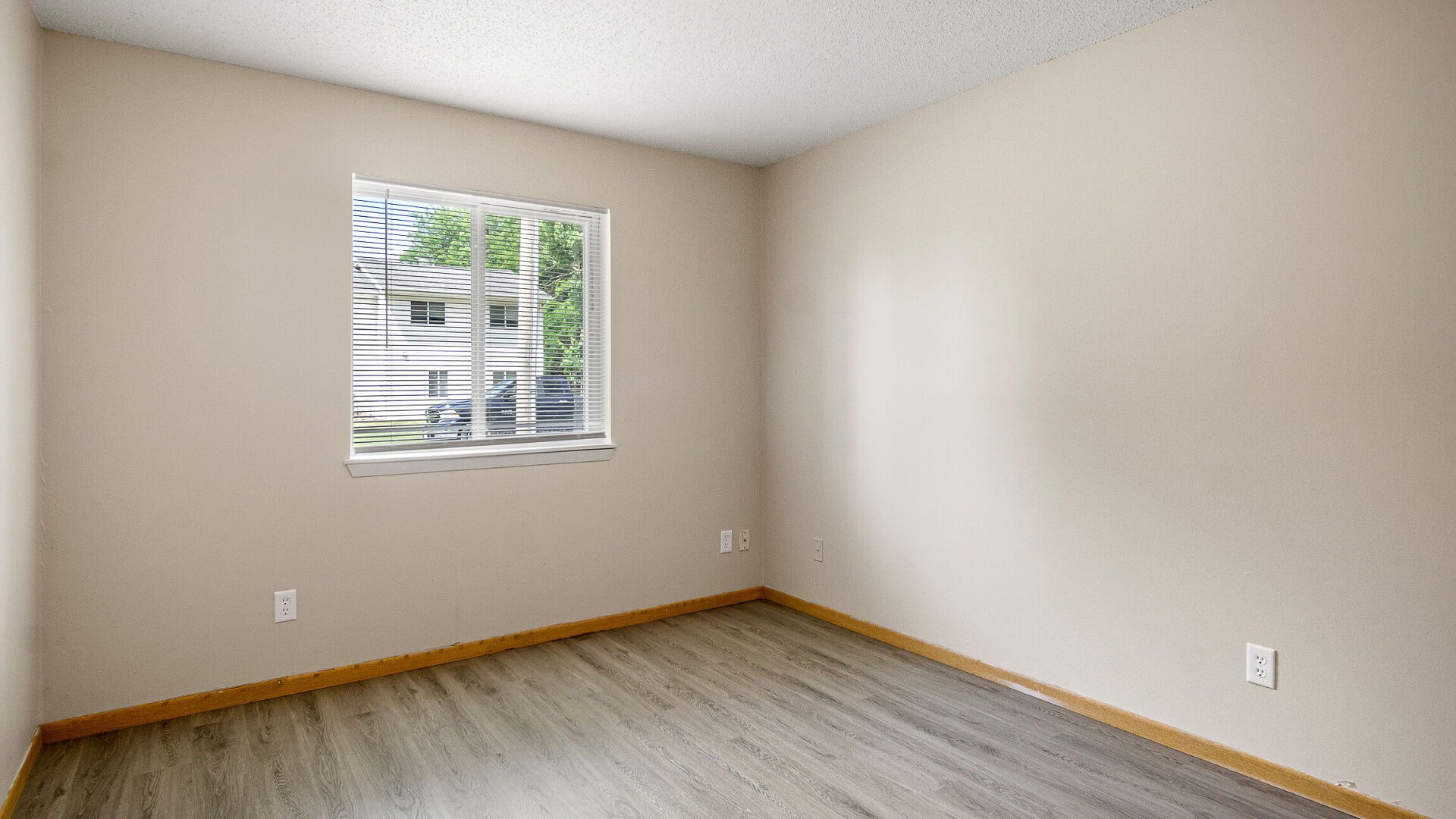 1603 6th Street E A & B Property Photo 49