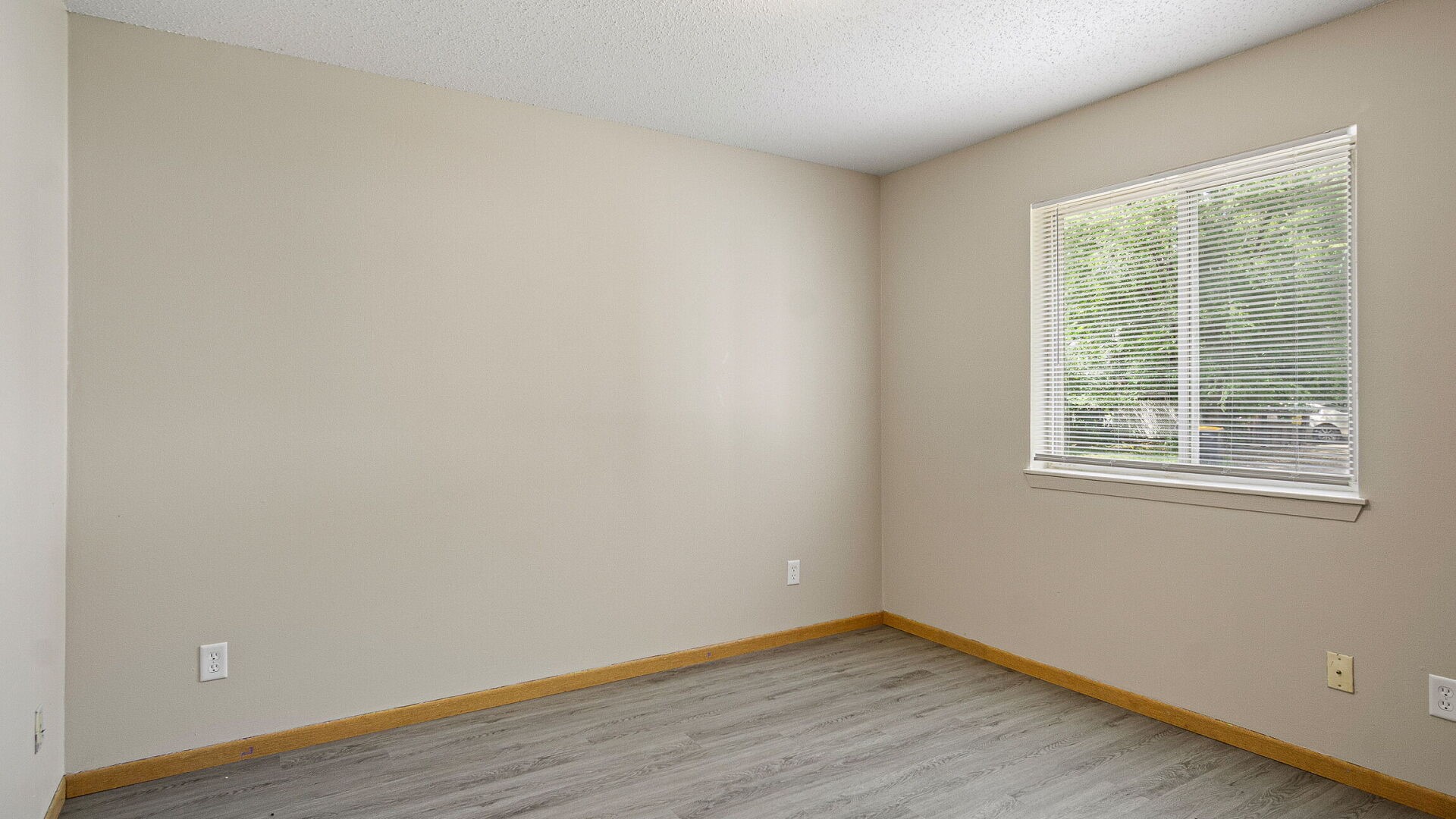 1603 6th Street E A & B Property Photo 52