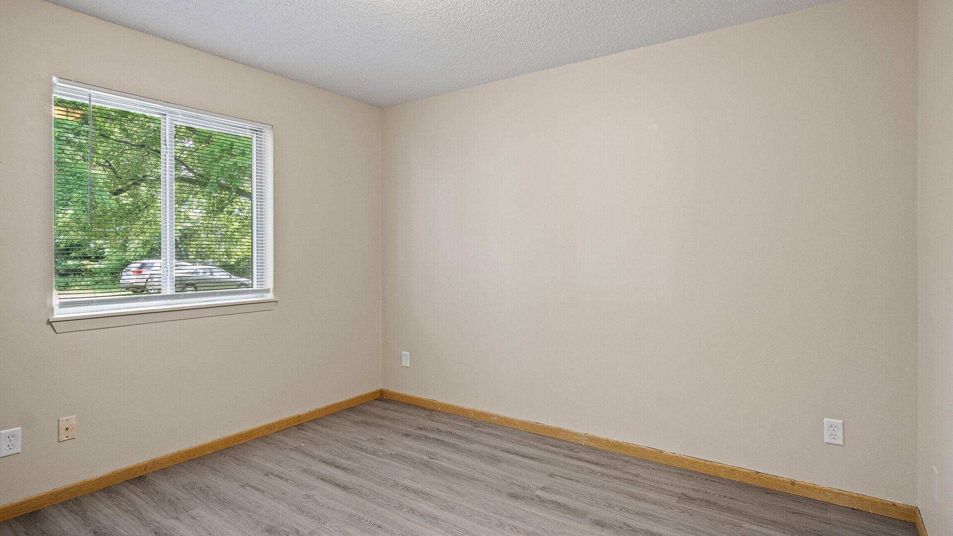 1603 6th Street E A & B Property Photo 55