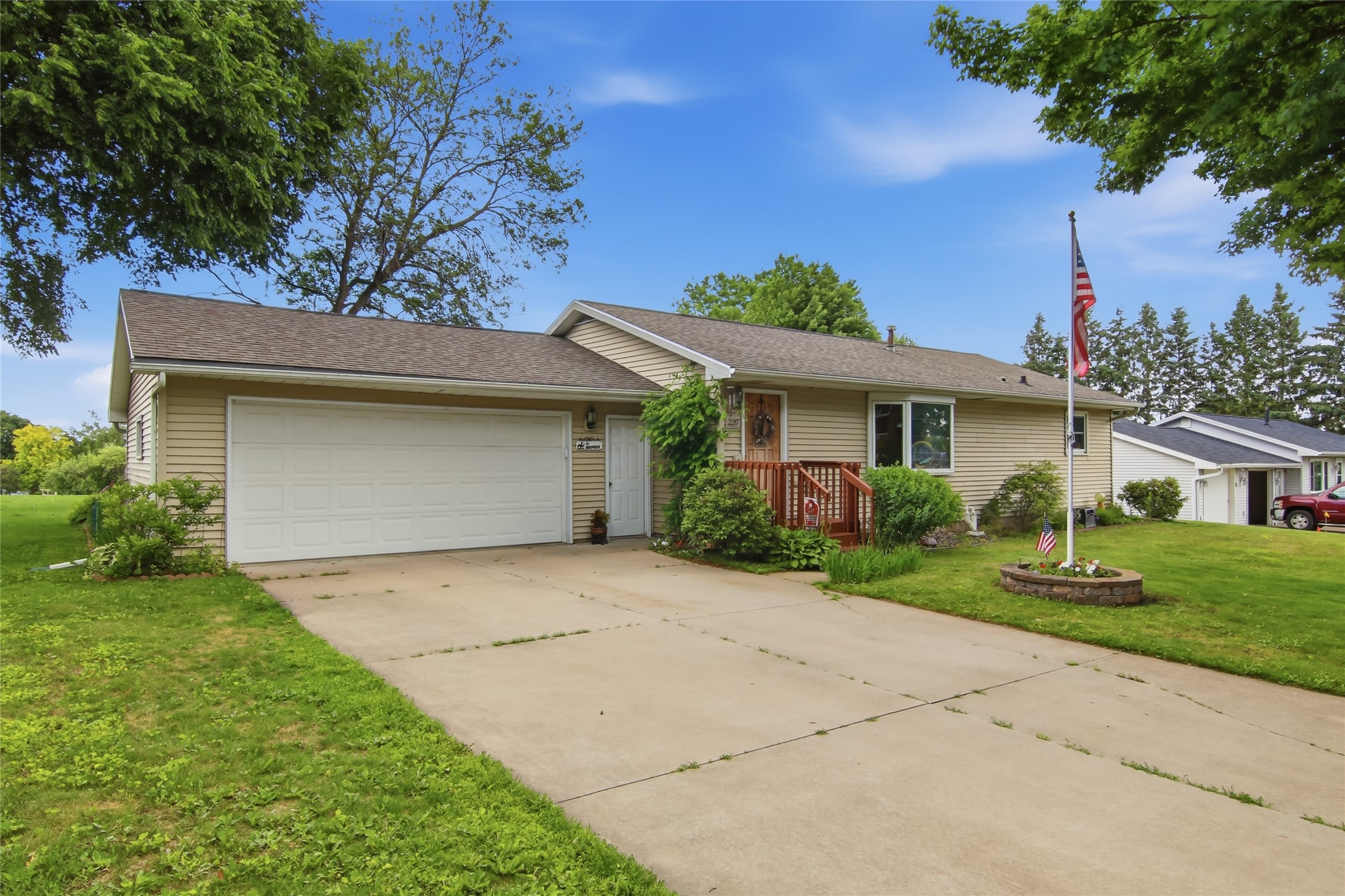 2217 Freeway Drive Property Photo 1