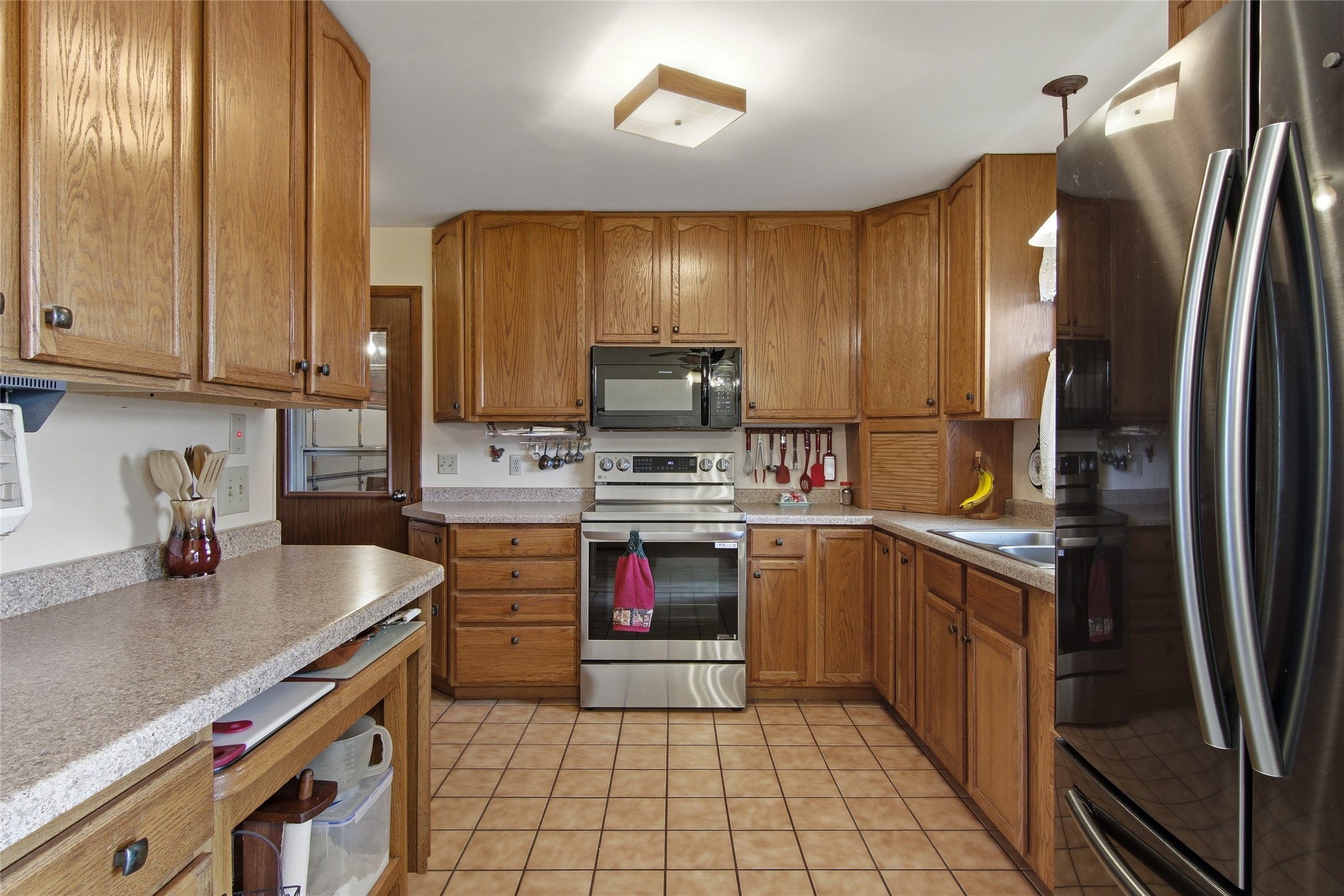 2217 Freeway Drive Property Photo 8