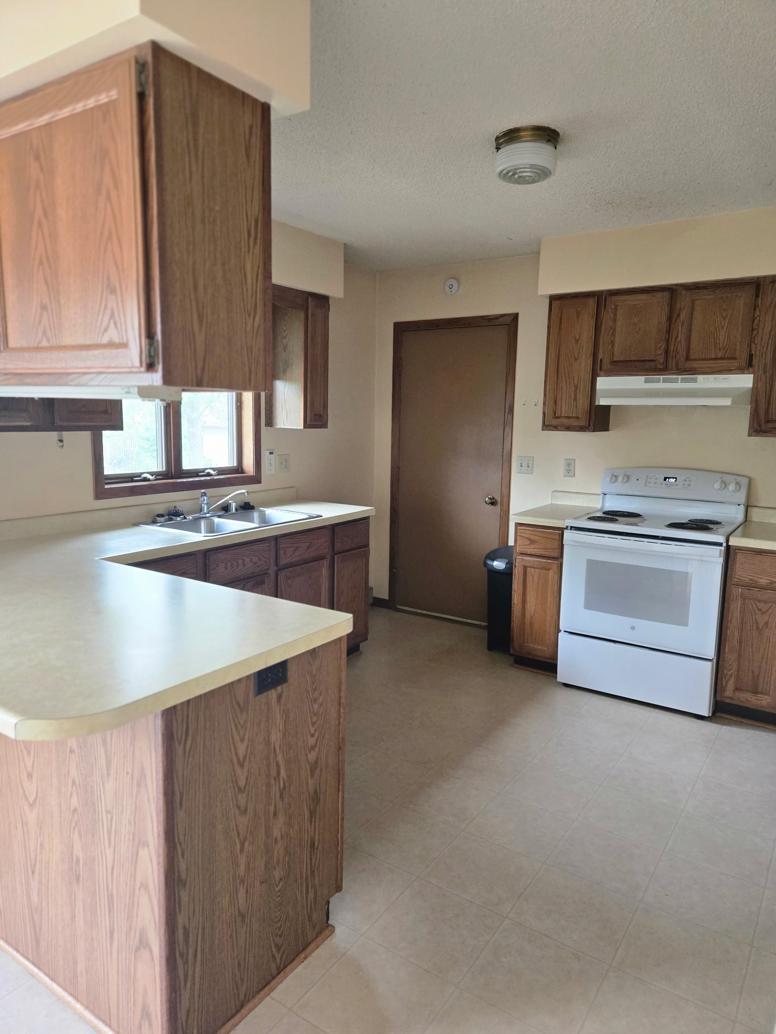 816-818 Dorbe Street 1-2 Property Photo 5