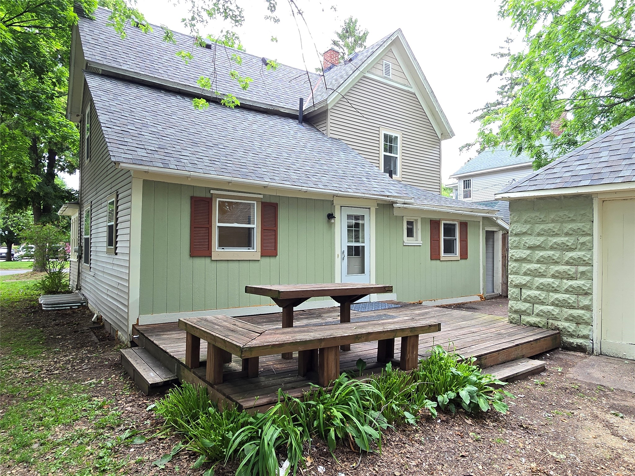 914 6th Avenue E Property Photo 2