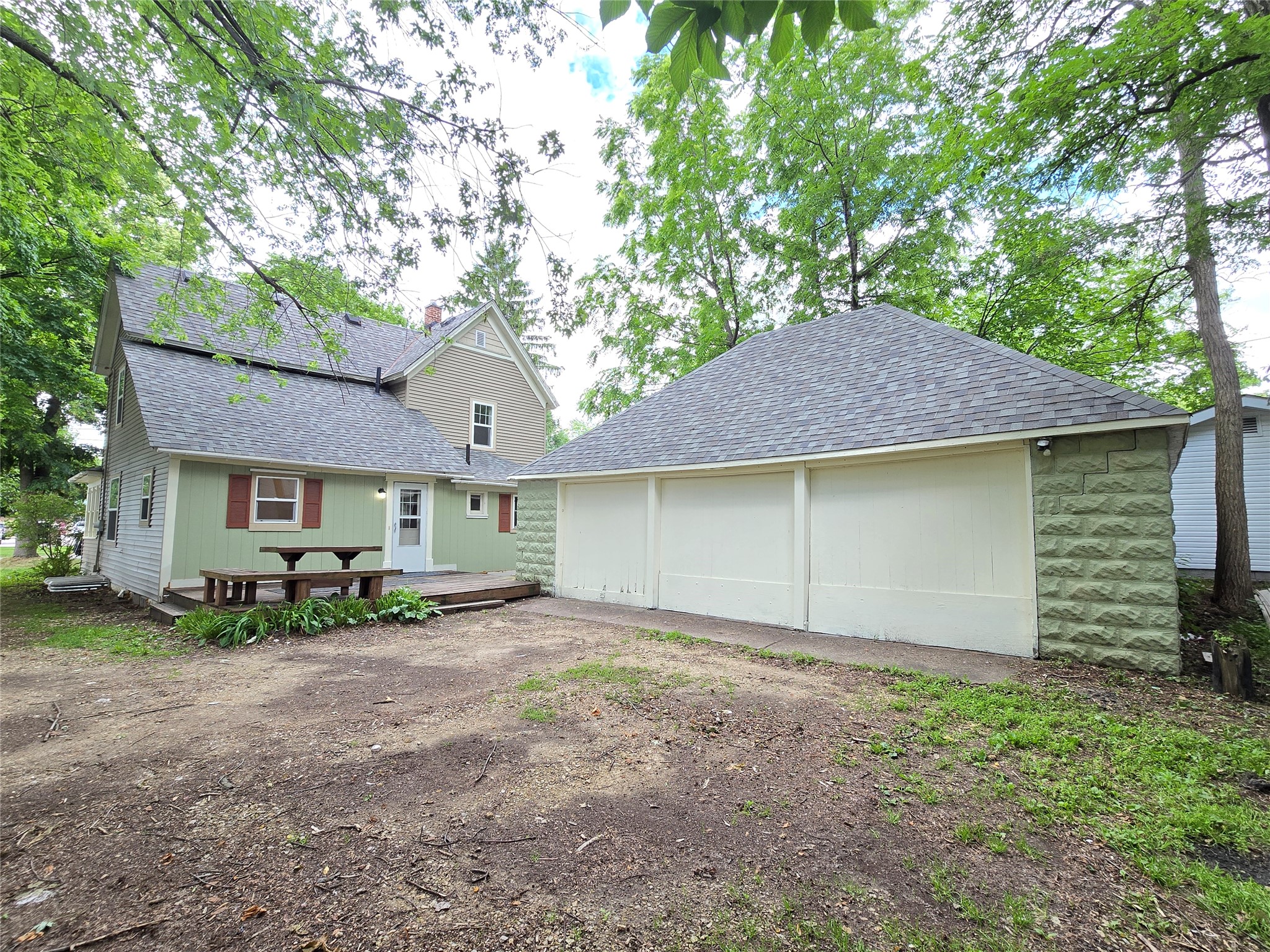 914 6th Avenue E Property Photo 3