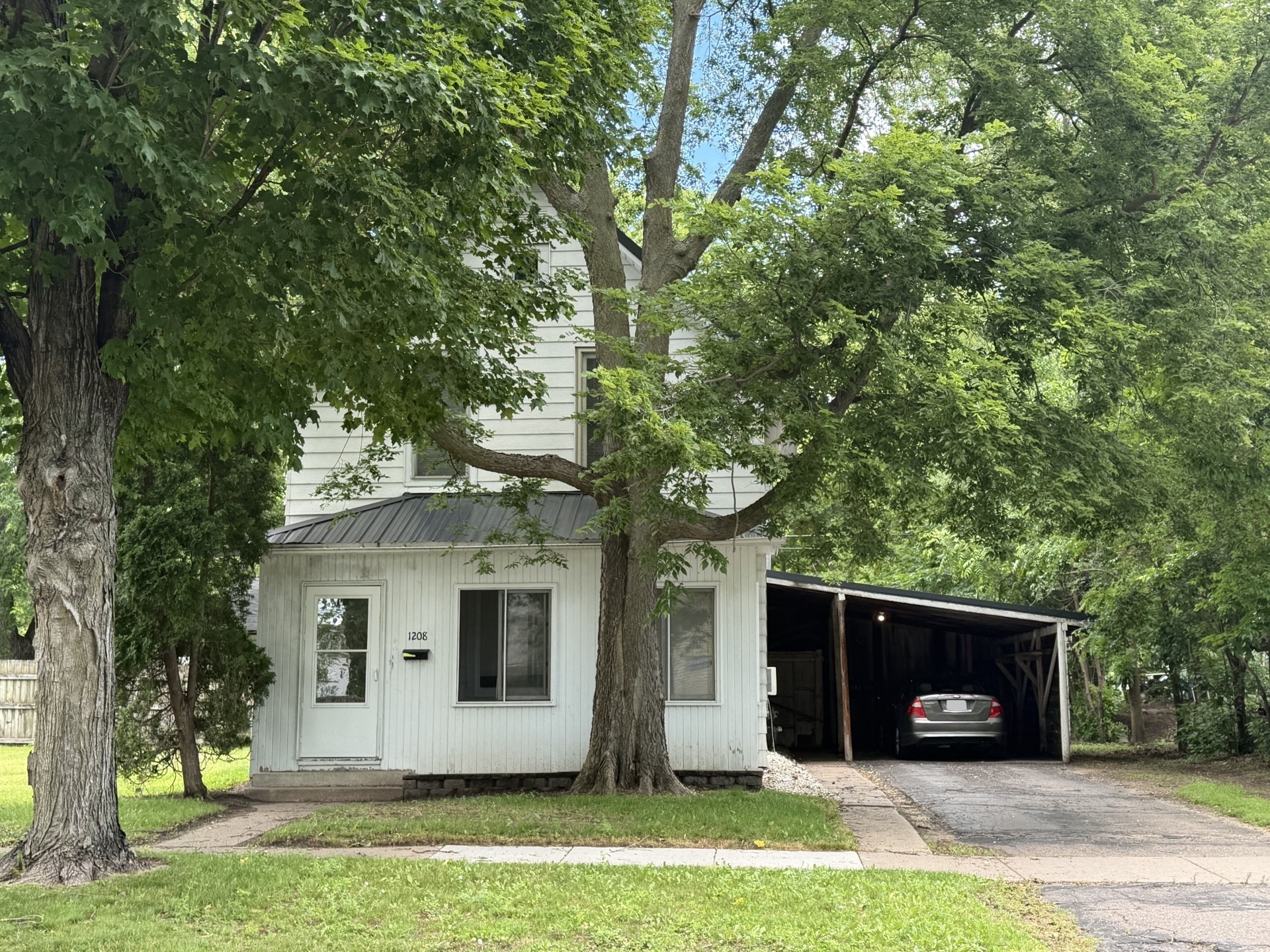 1208 7th Street E Property Photo 1