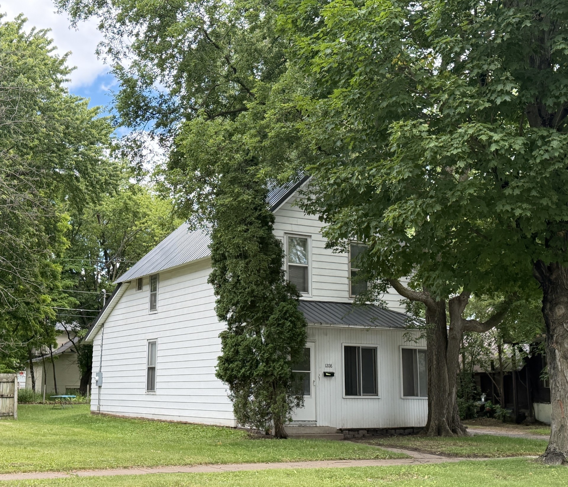 1208 7th Street E Property Photo 2
