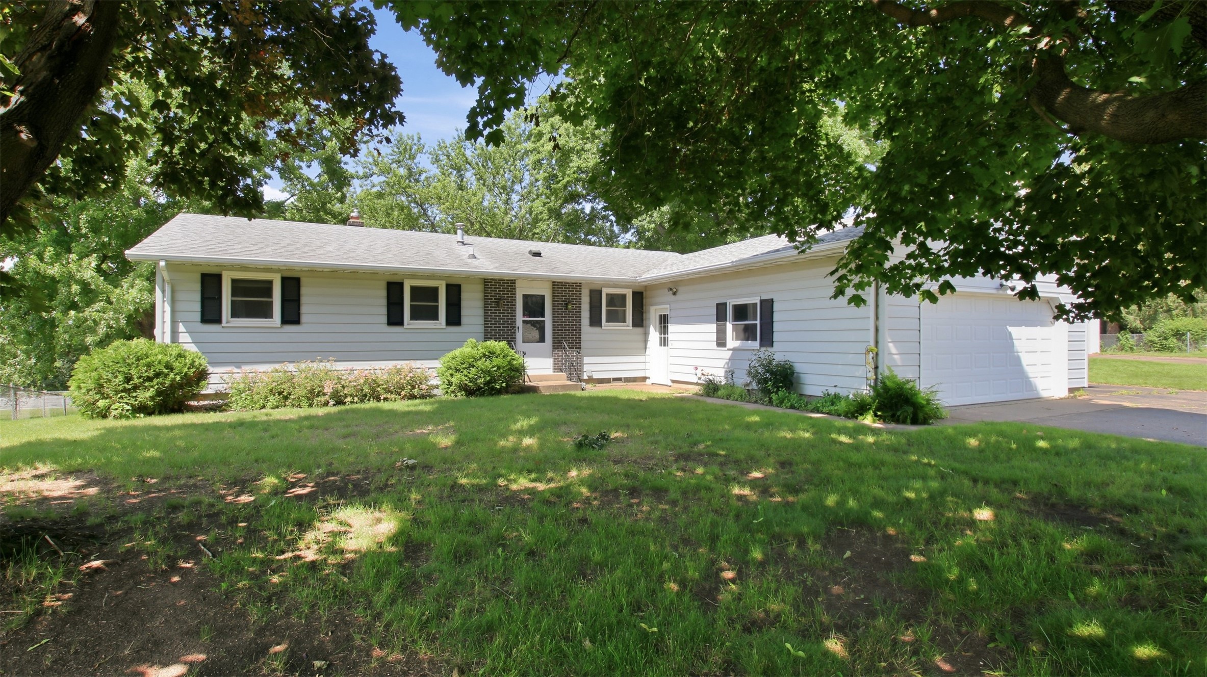 1544 Howard Avenue Property Photo 1