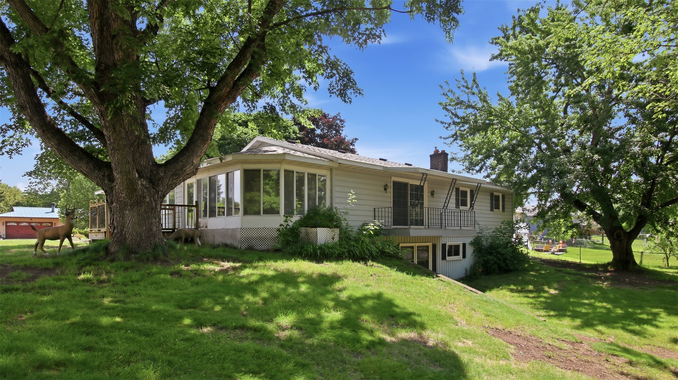1544 Howard Avenue Property Photo 3