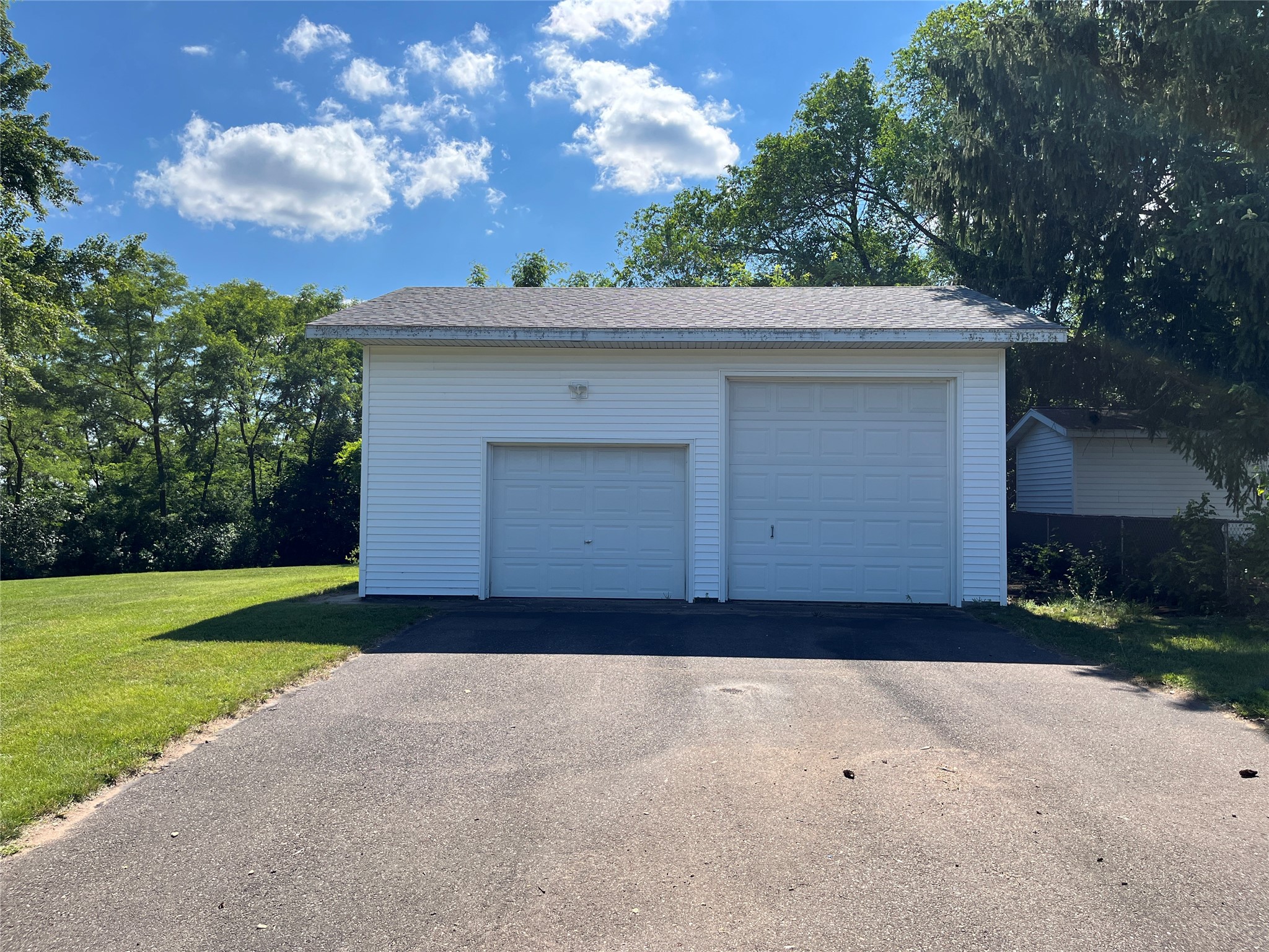 1544 Howard Avenue Property Photo 4