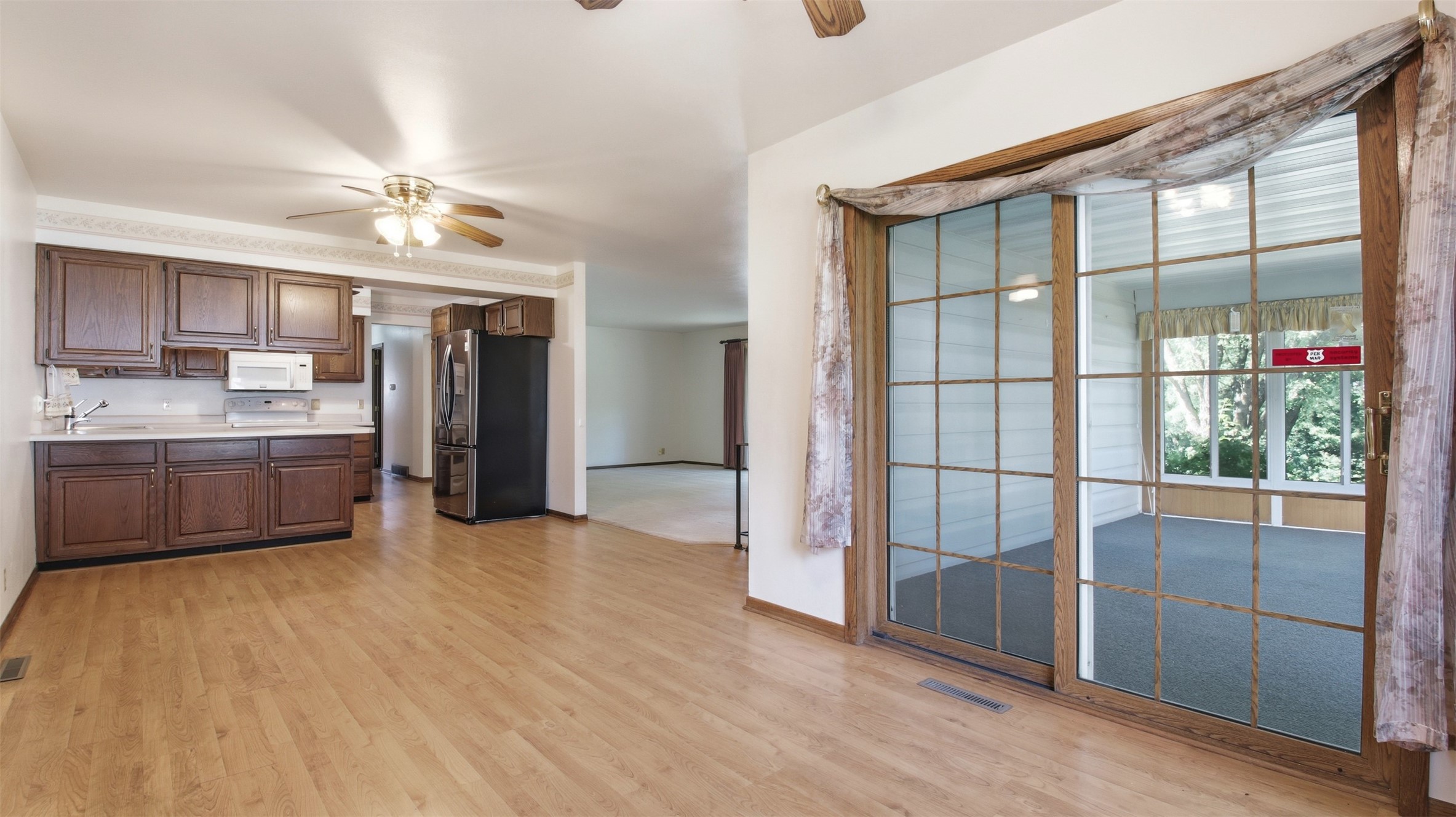 1544 Howard Avenue Property Photo 9