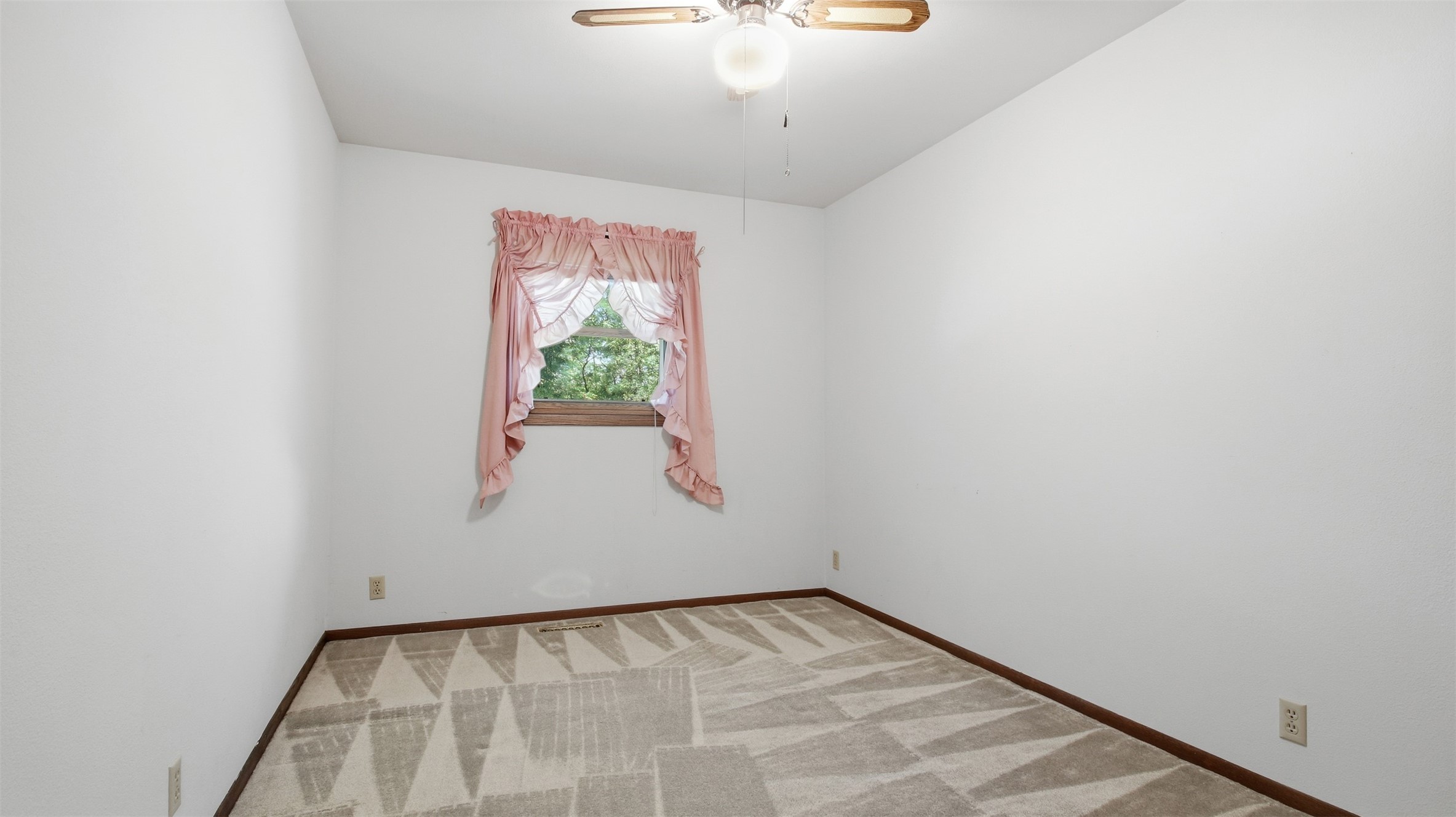 1544 Howard Avenue Property Photo 18