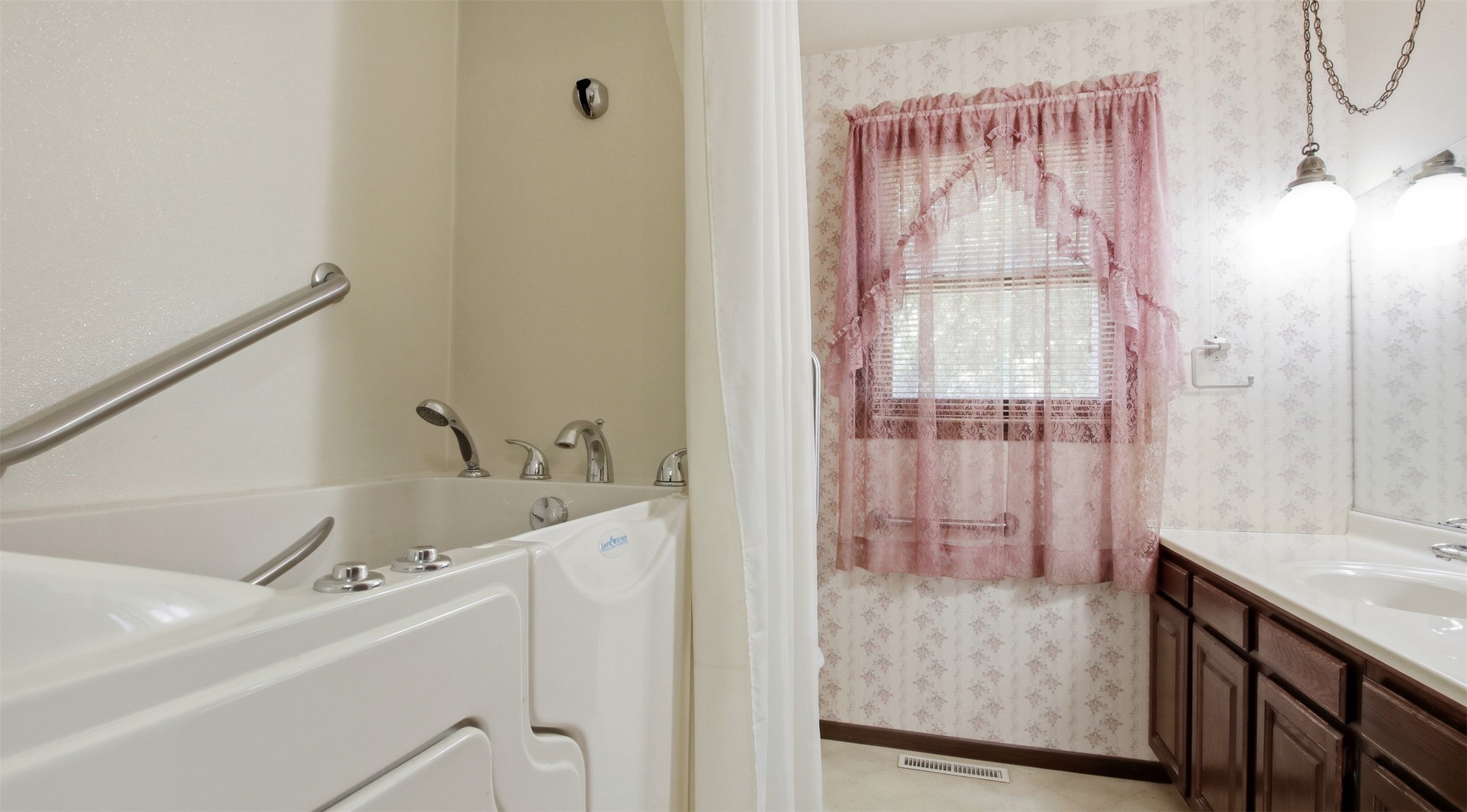 1544 Howard Avenue Property Photo 22