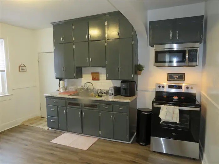 433 Vine Street 3 Property Photo 5