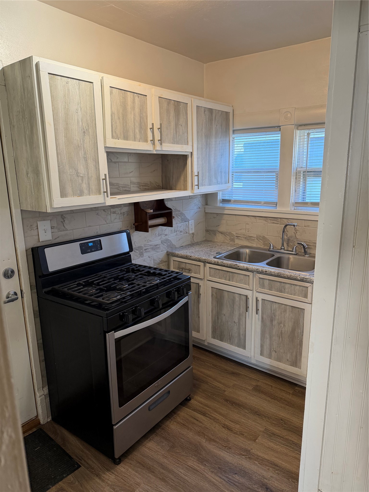 433 Vine Street 3 Property Photo 6