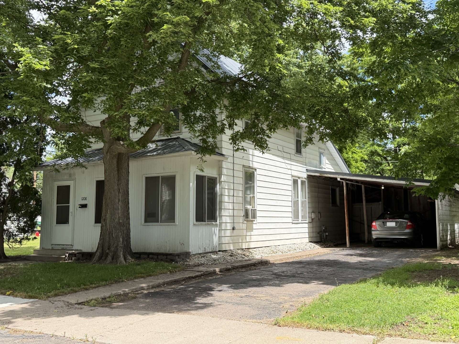 1208 7th Street E 1 Property Photo 22