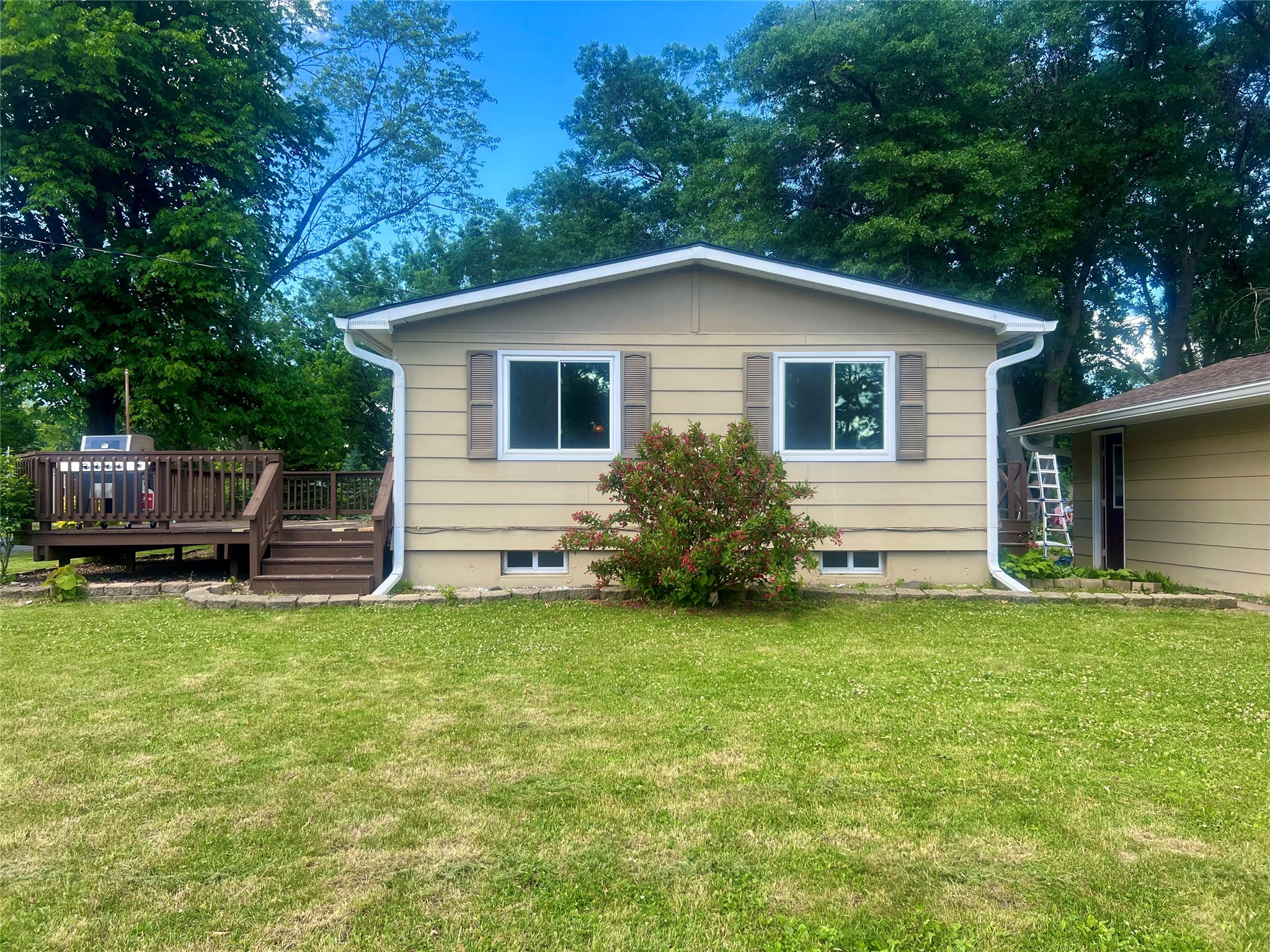 411 E Coleman Street Property Photo 4