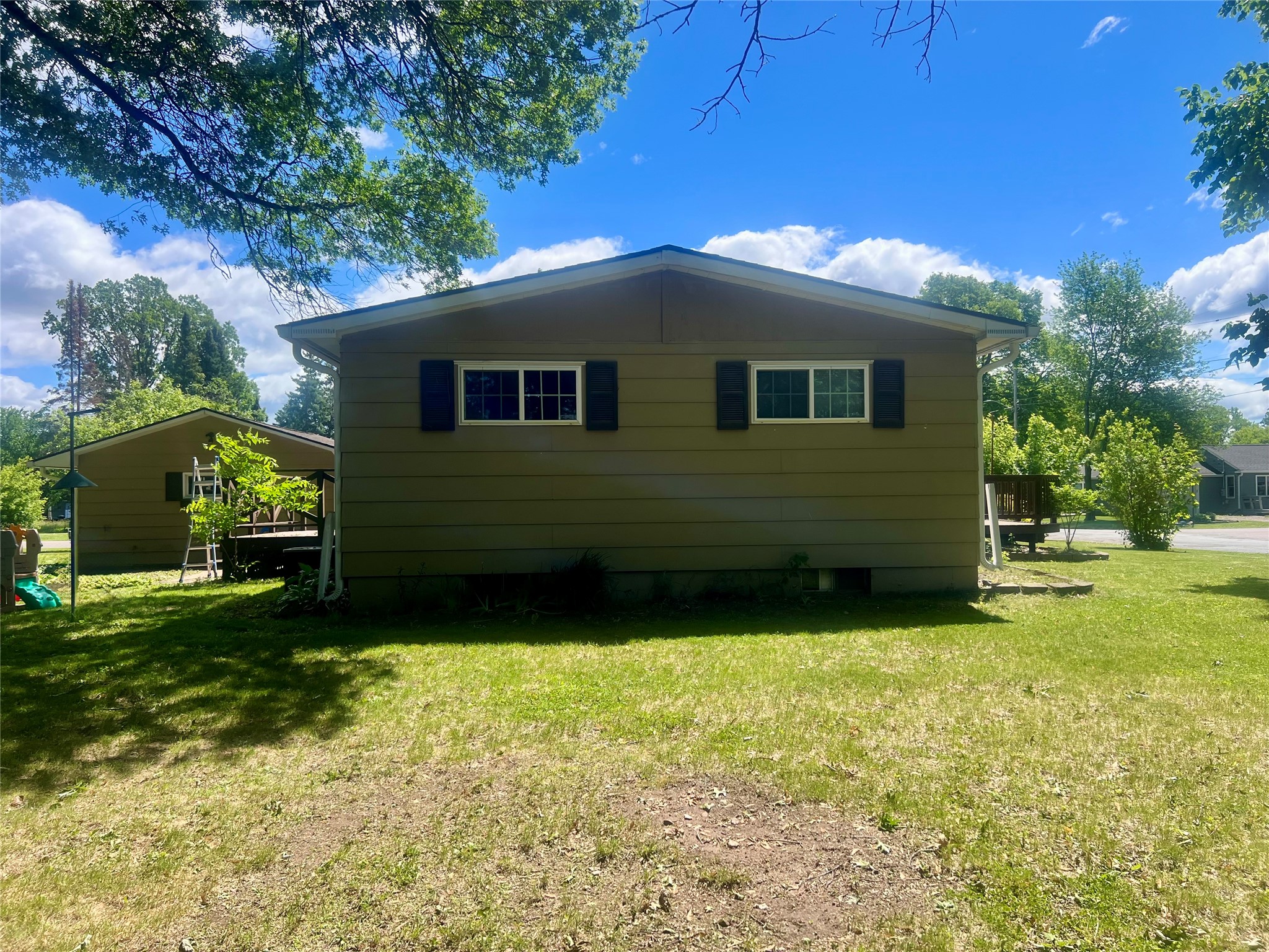 411 E Coleman Street Property Photo 6