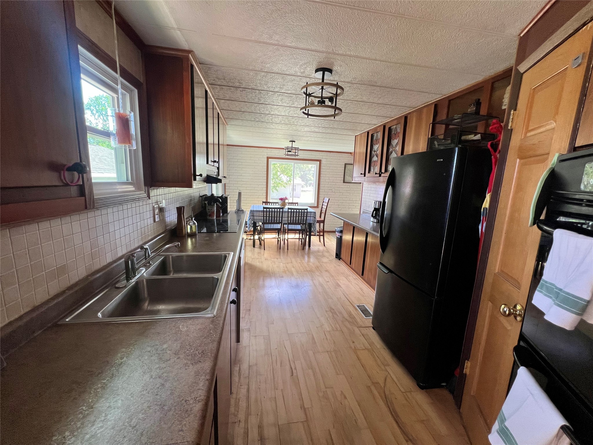 411 E Coleman Street Property Photo 20