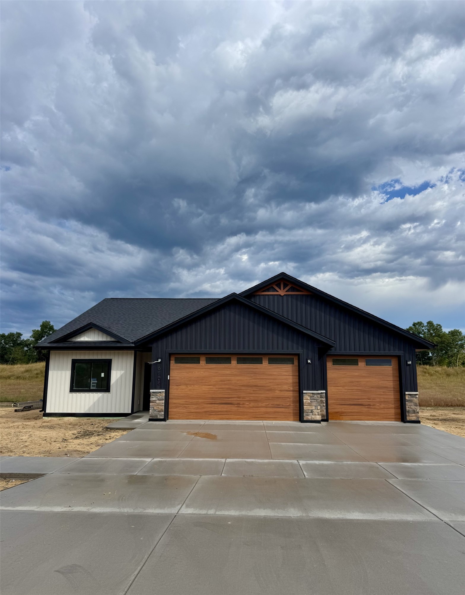 6804 Buck Tail Drive Property Photo 1
