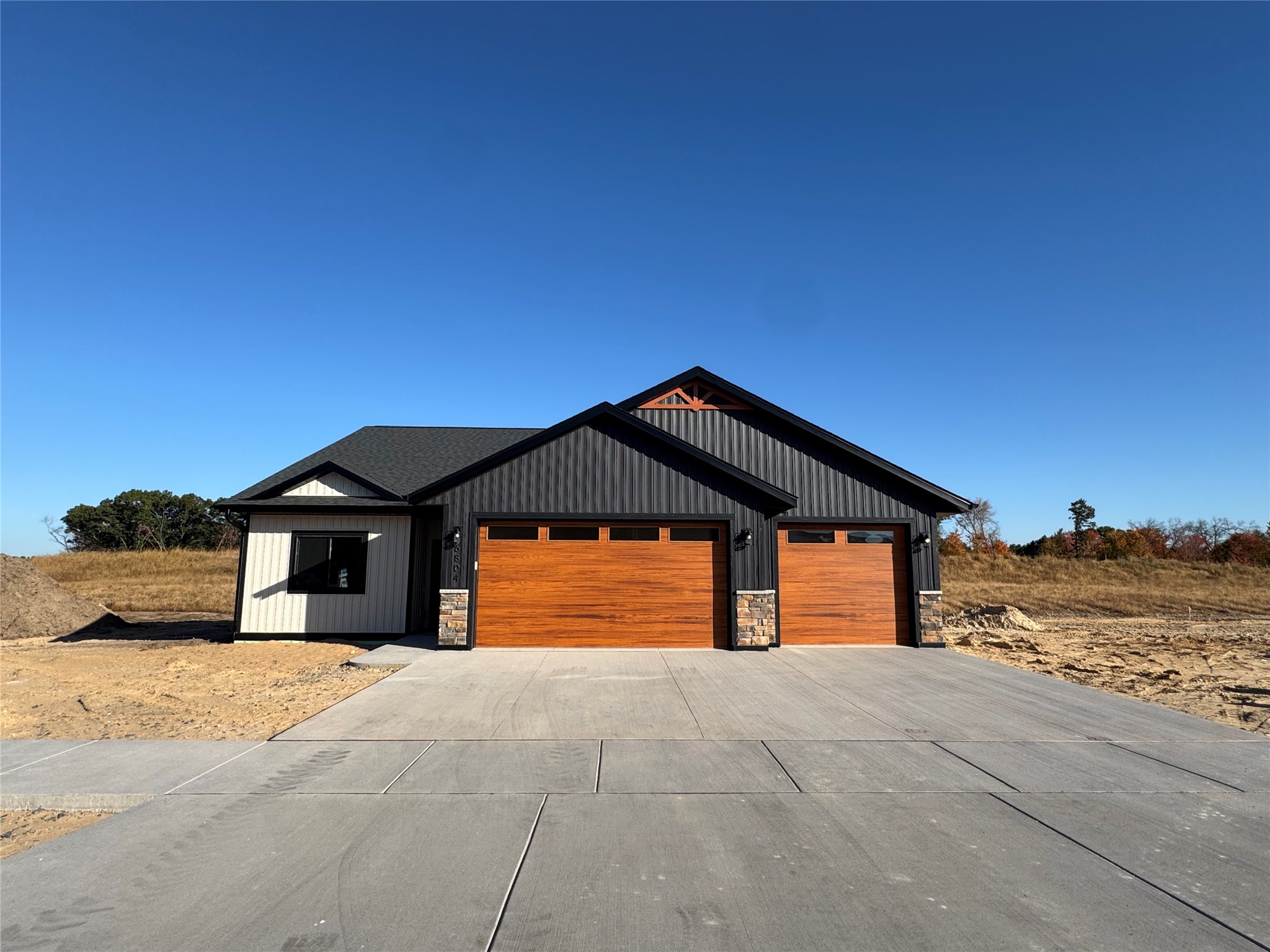 6804 Buck Tail Drive Property Photo 1