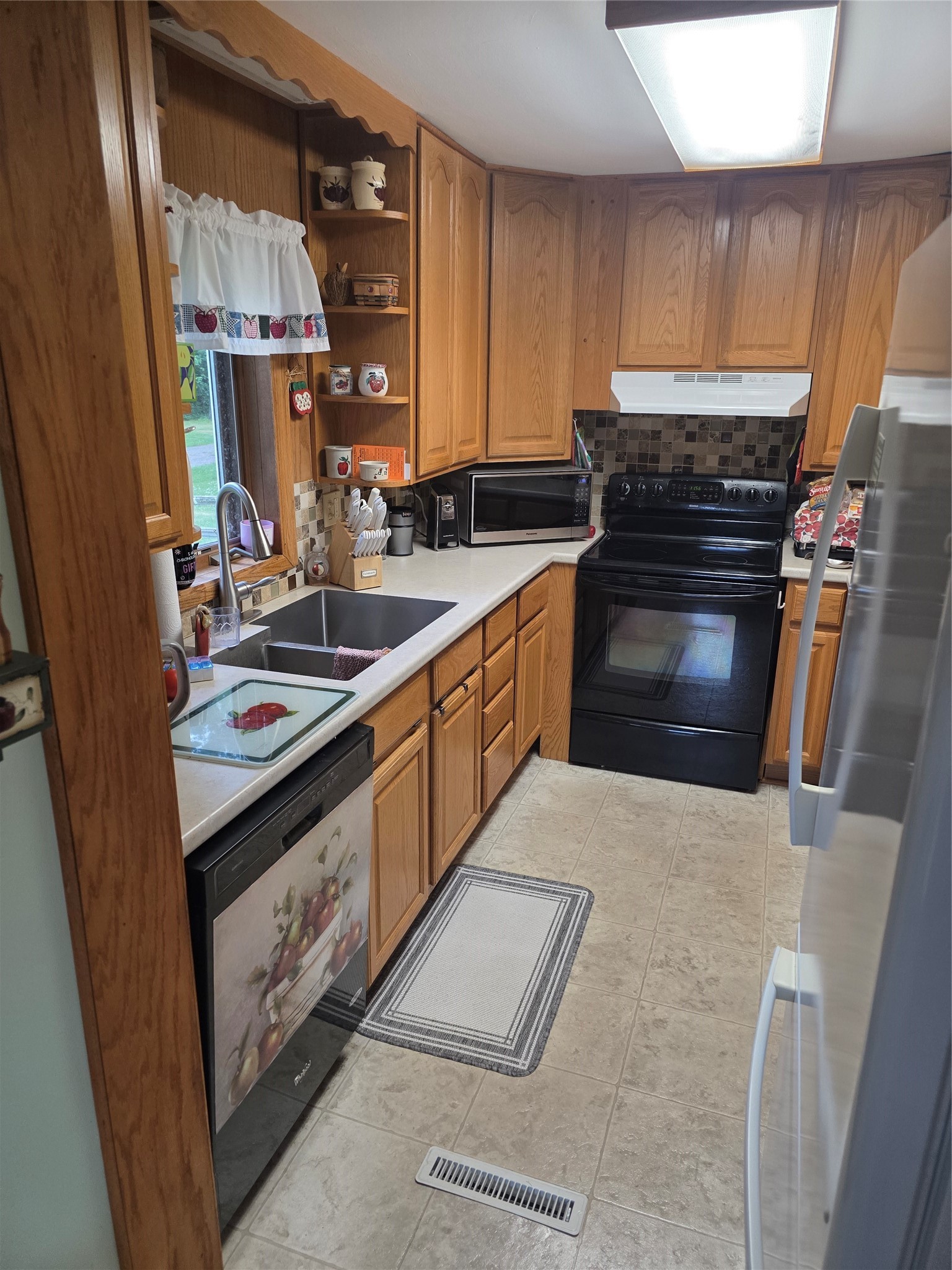 14101 W County Road B Property Photo 6