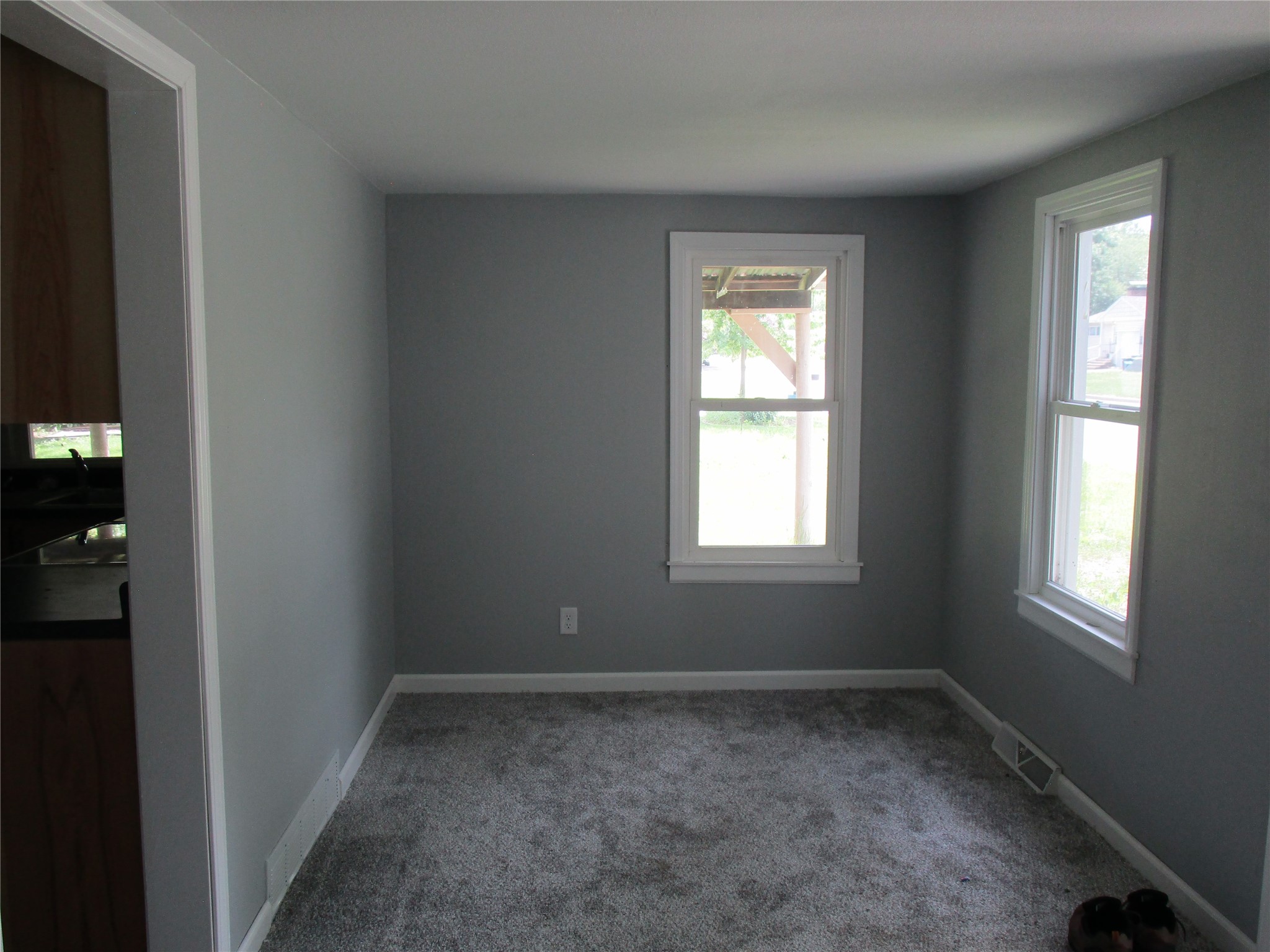 719 E 2nd Street S Property Photo 8