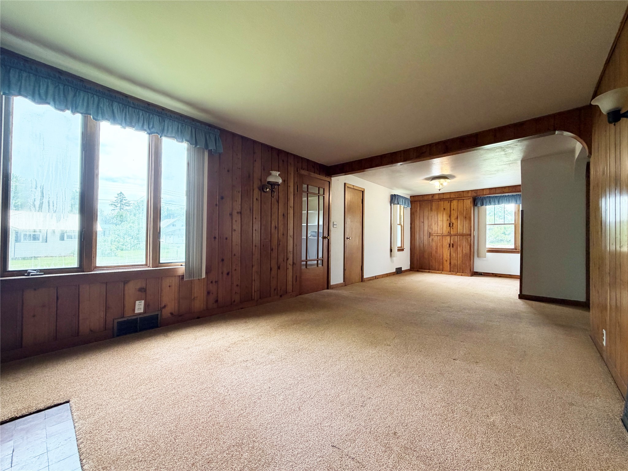 505 E 10th Street S Property Photo 12