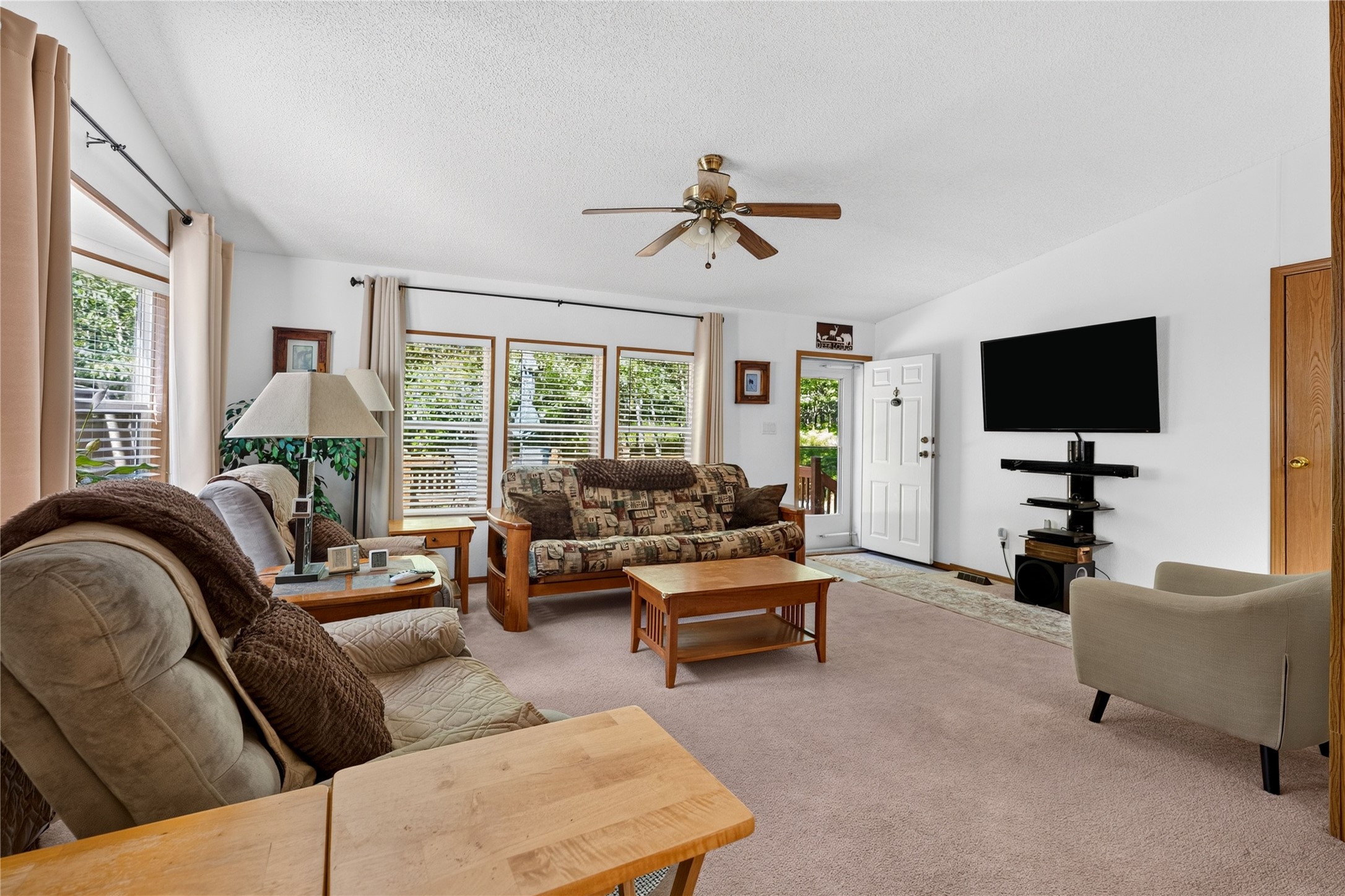 3670 Deer Lodge Drive Property Photo 9