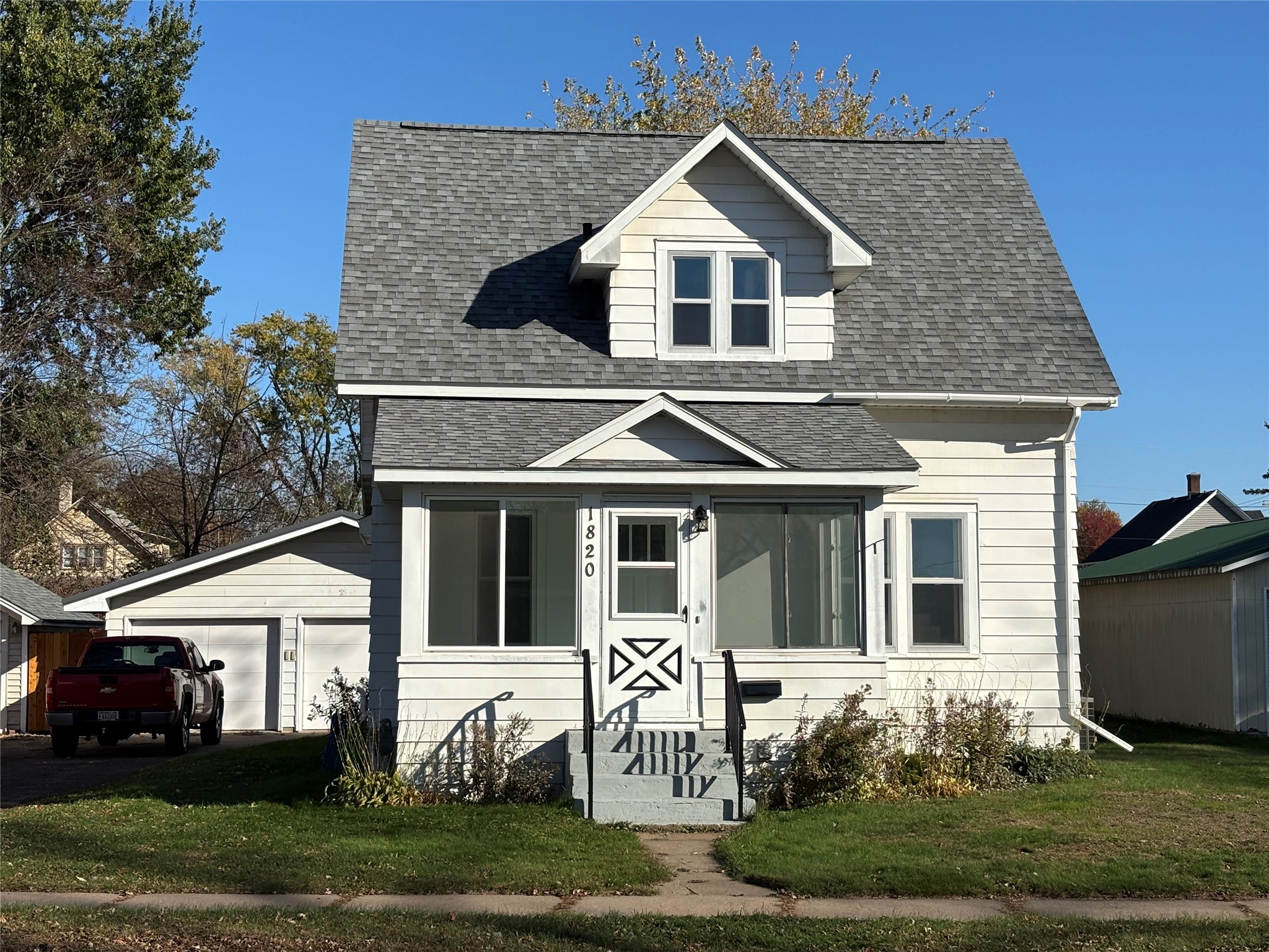 1820 Main Street Property Photo 4