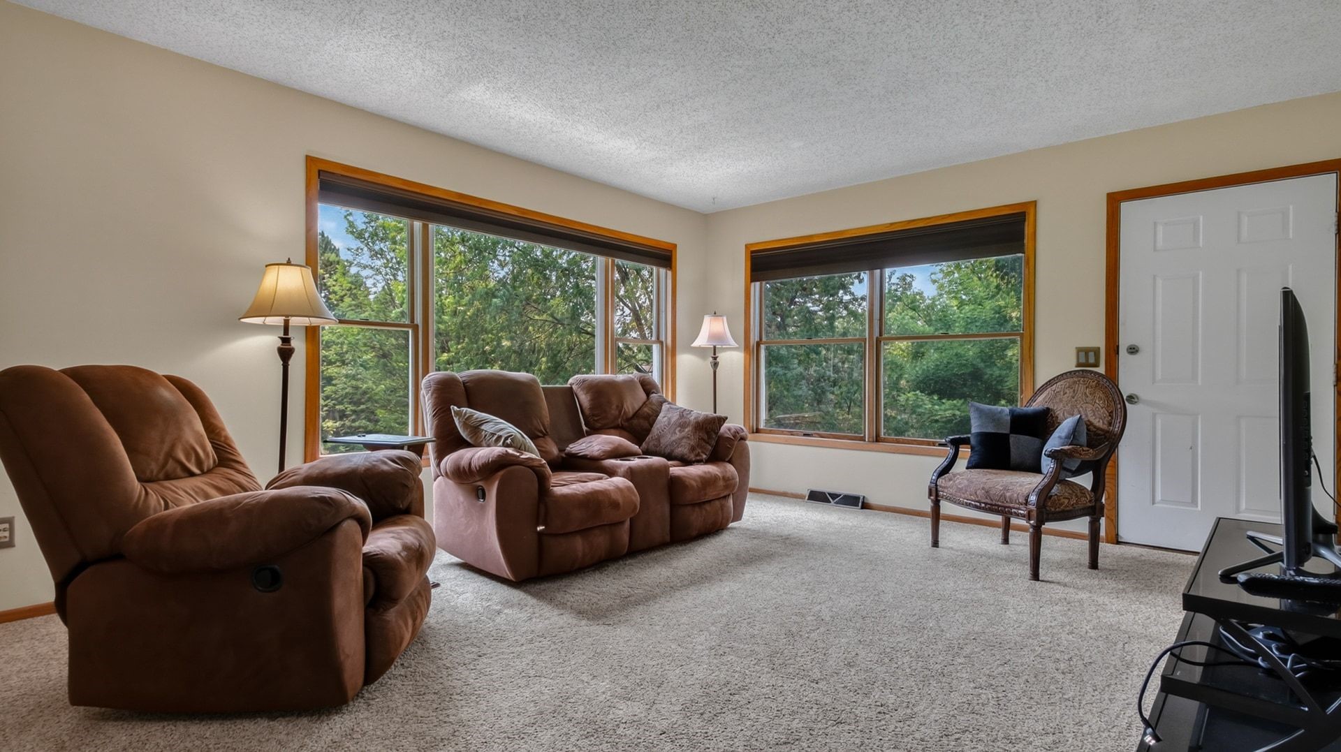 2887 29 9/16 Avenue Property Photo 2