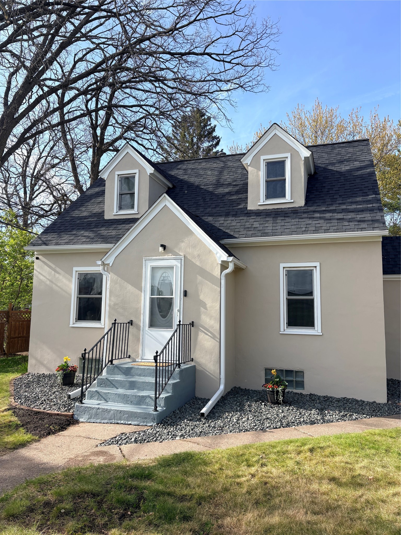 11 E Coleman Street Property Photo 1