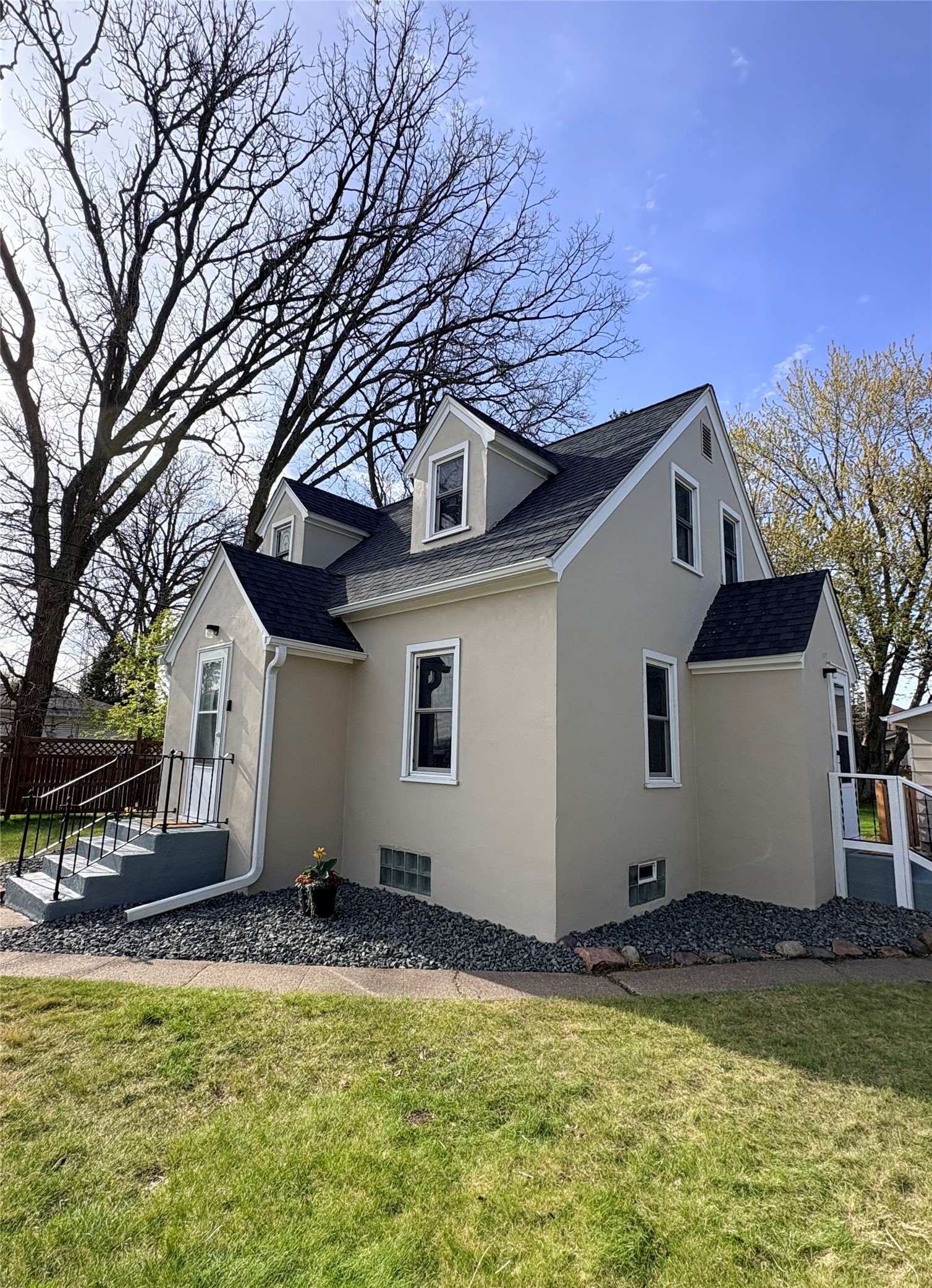11 E Coleman Street Property Photo 2