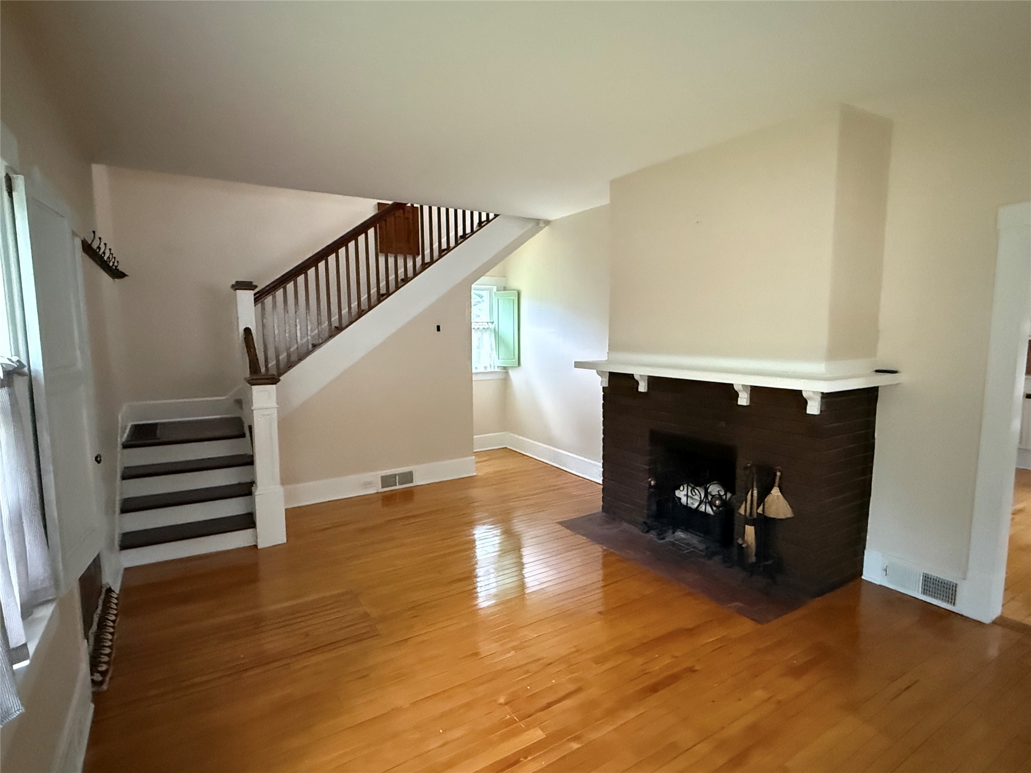 1524 Highland Avenue Property Photo 3