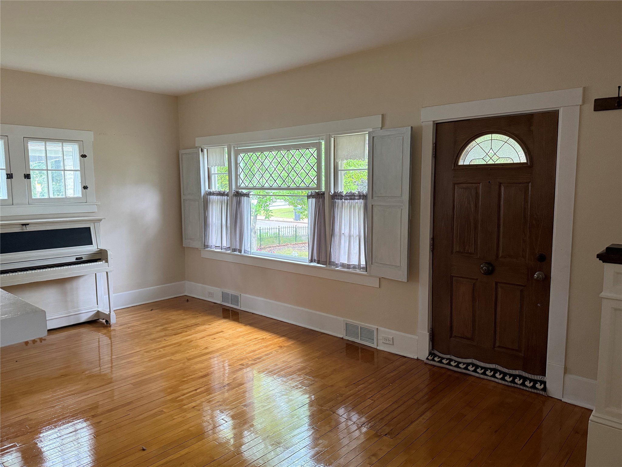 1524 Highland Avenue Property Photo 4