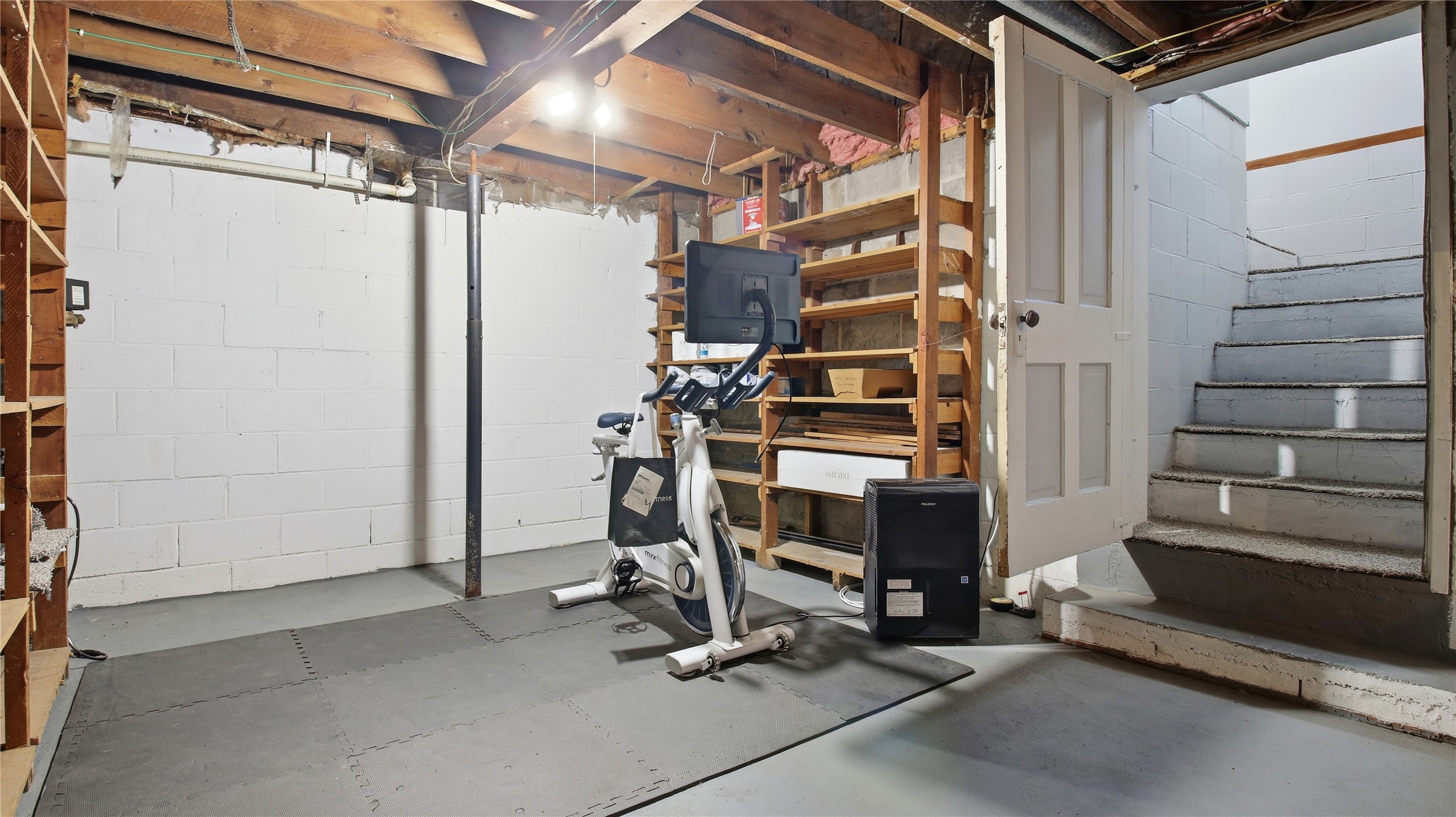 209 Vine Street Property Photo 28
