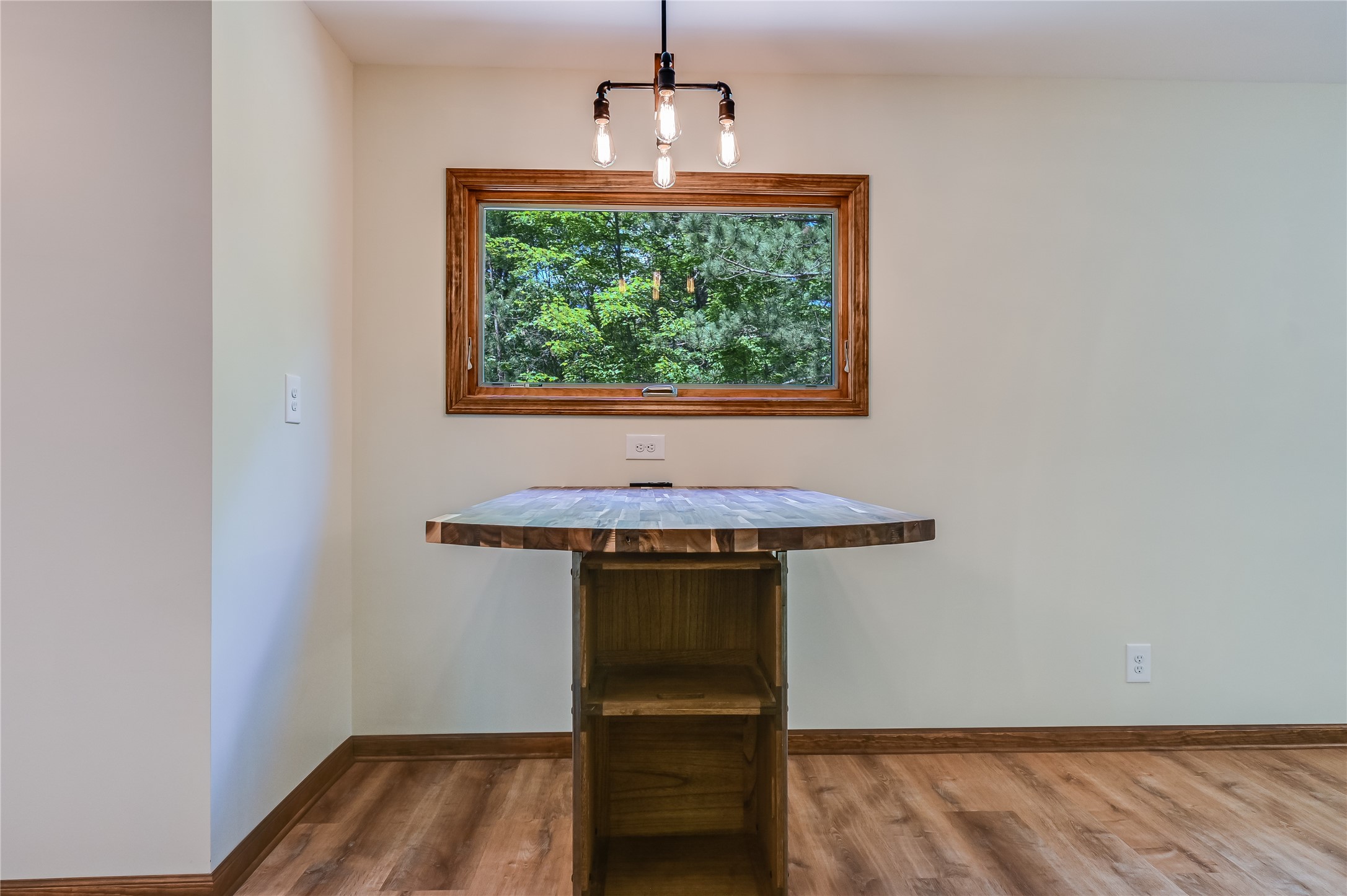 55290 Valley Drive Property Photo 9