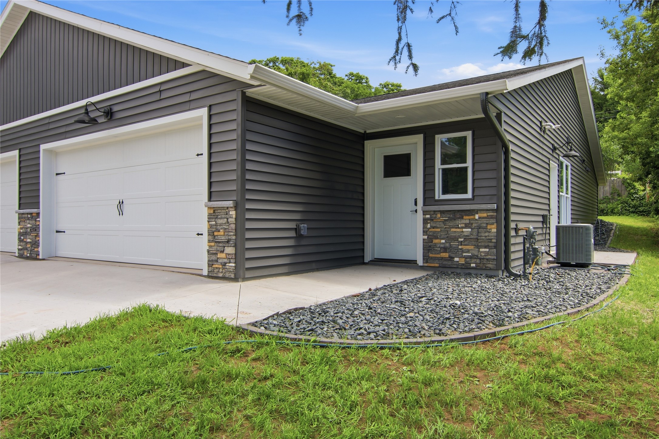 1321 Carpenter Avenue Property Photo 1
