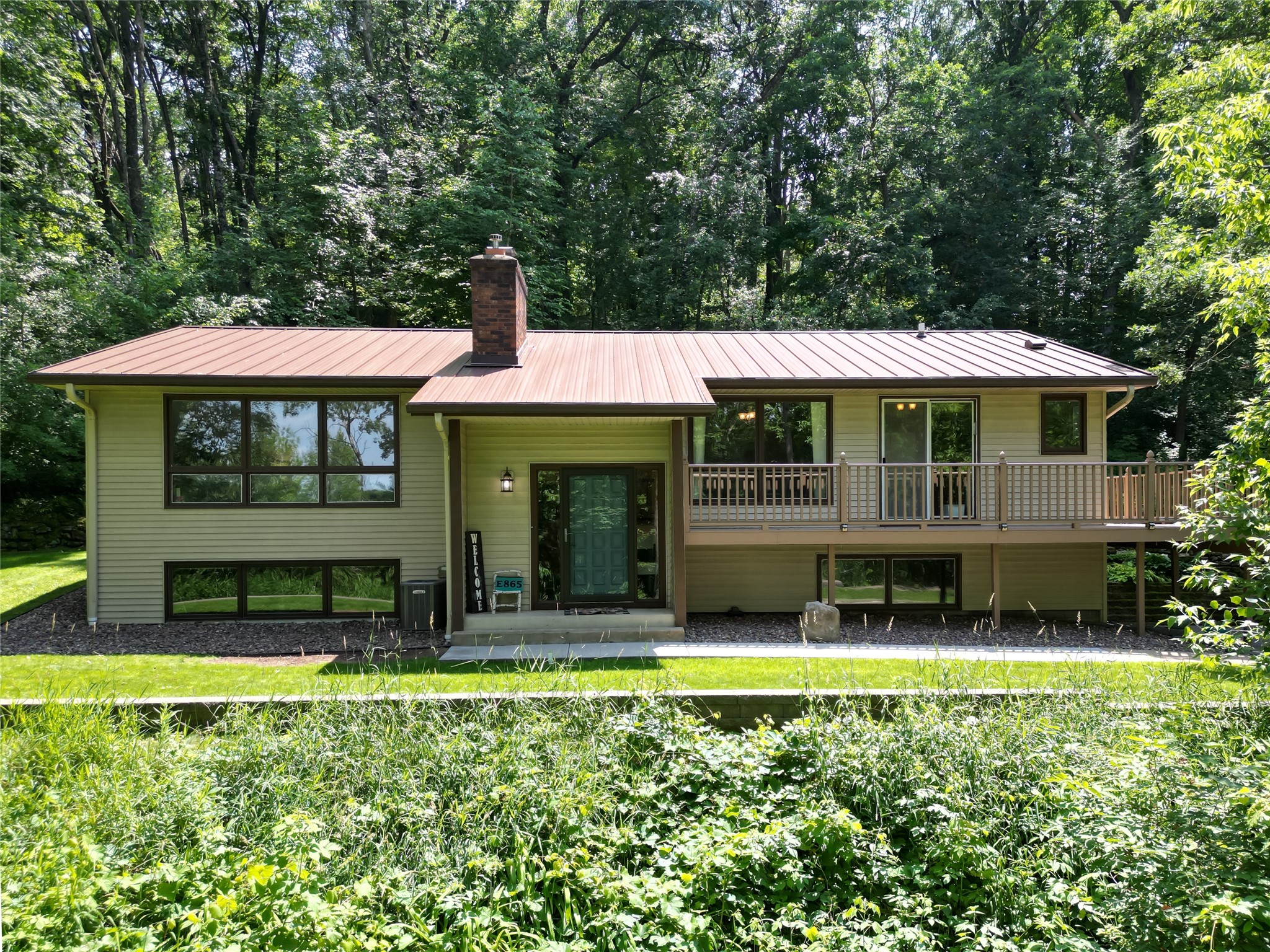 E865 Woodridge Drive Property Photo 1